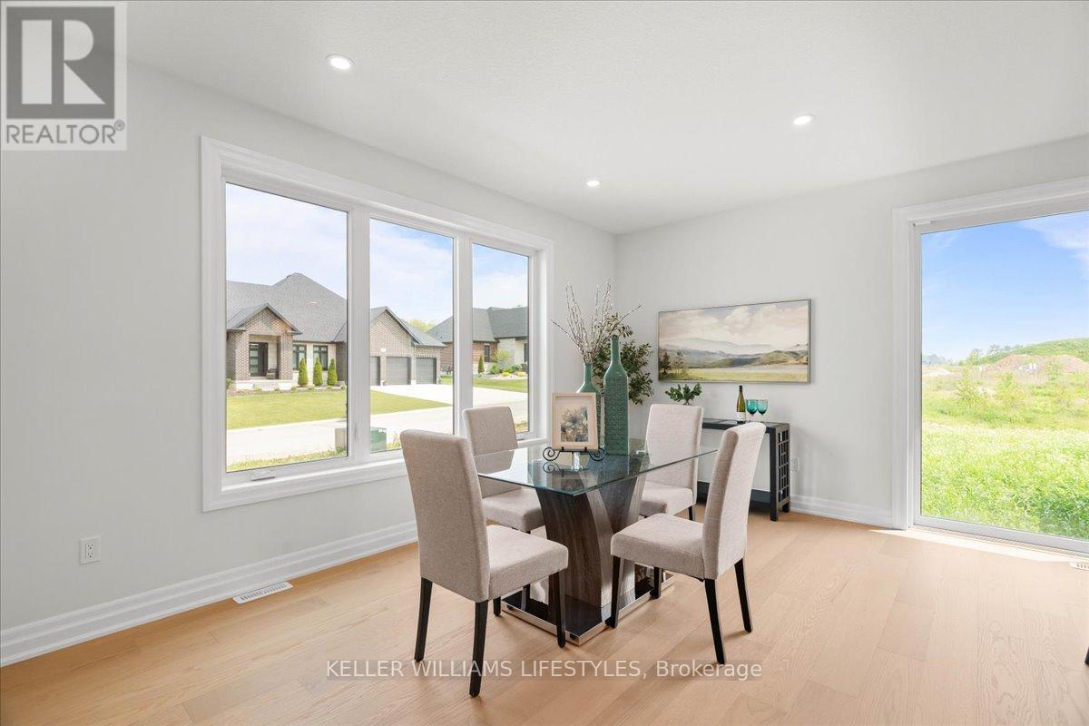 39 East Glen Drive, Lambton Shores, Ontario  N0M 1B0 - Photo 15 - X12202253