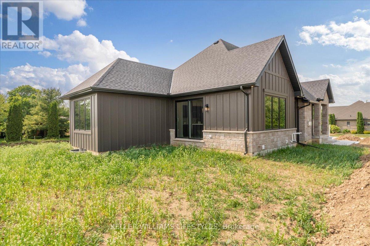 39 East Glen Drive, Lambton Shores, Ontario  N0M 1B0 - Photo 40 - X12202253