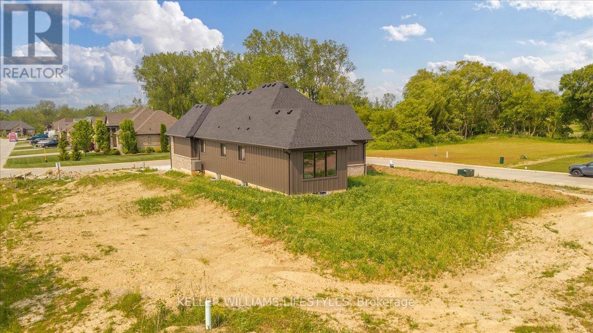 39 East Glen Drive, Lambton Shores, Ontario  N0M 1B0 - Photo 41 - X12202253