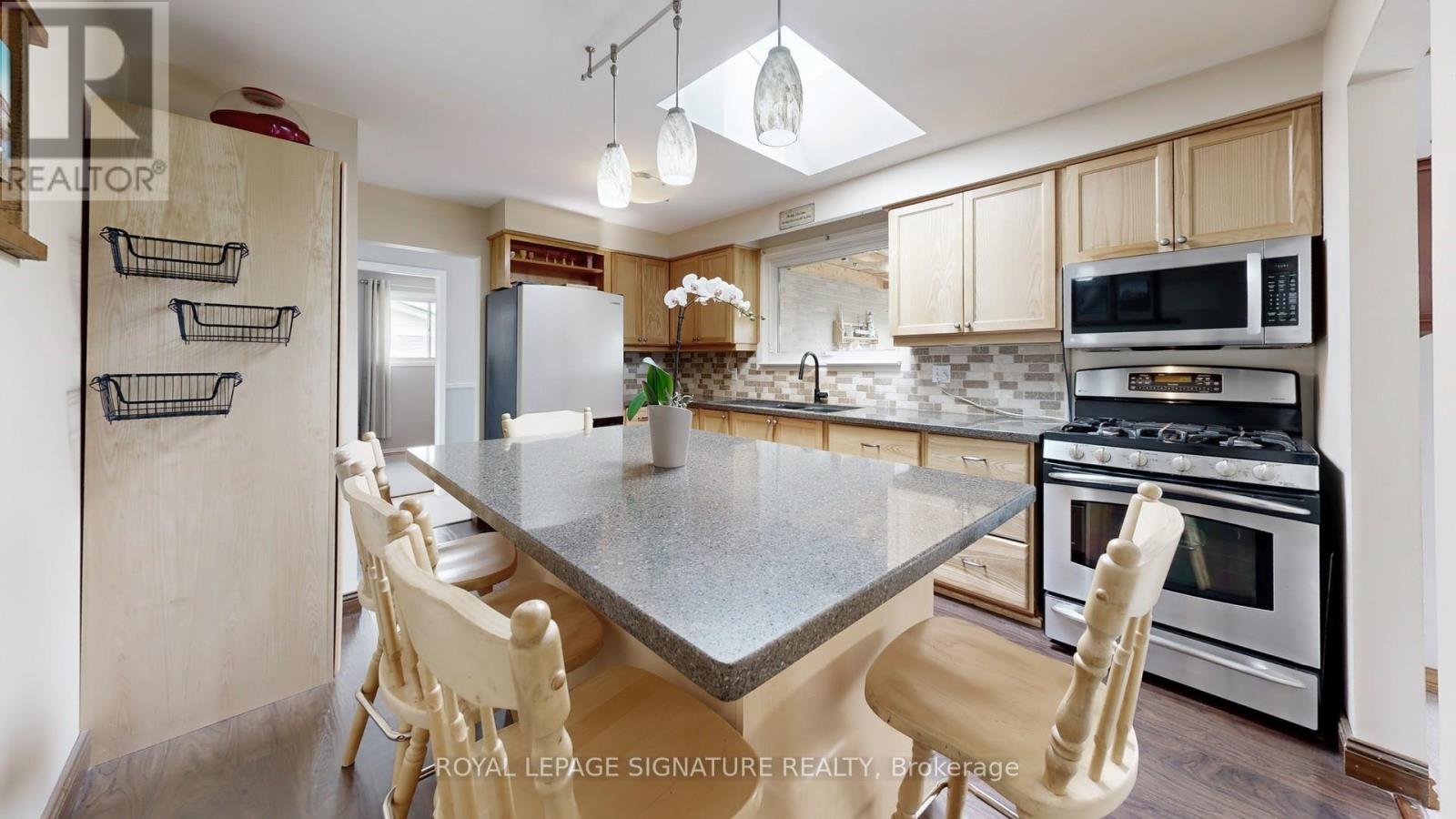 805 Batory Avenue, Pickering, Ontario  L1W 2W5 - Photo 8 - E12199770