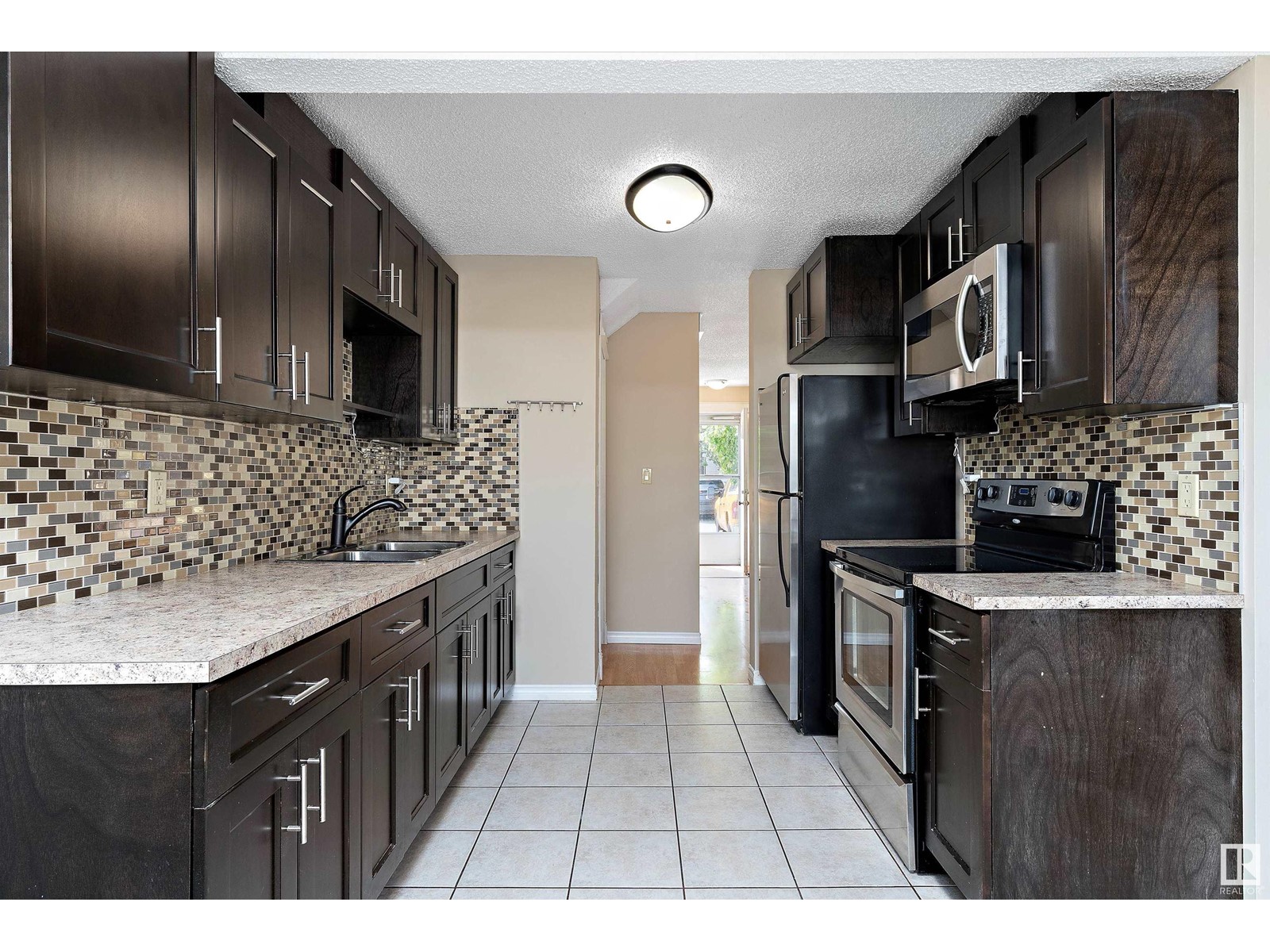 14795 25 St Nw, Edmonton, Alberta  T5Y 2E8 - Photo 3 - E4440852