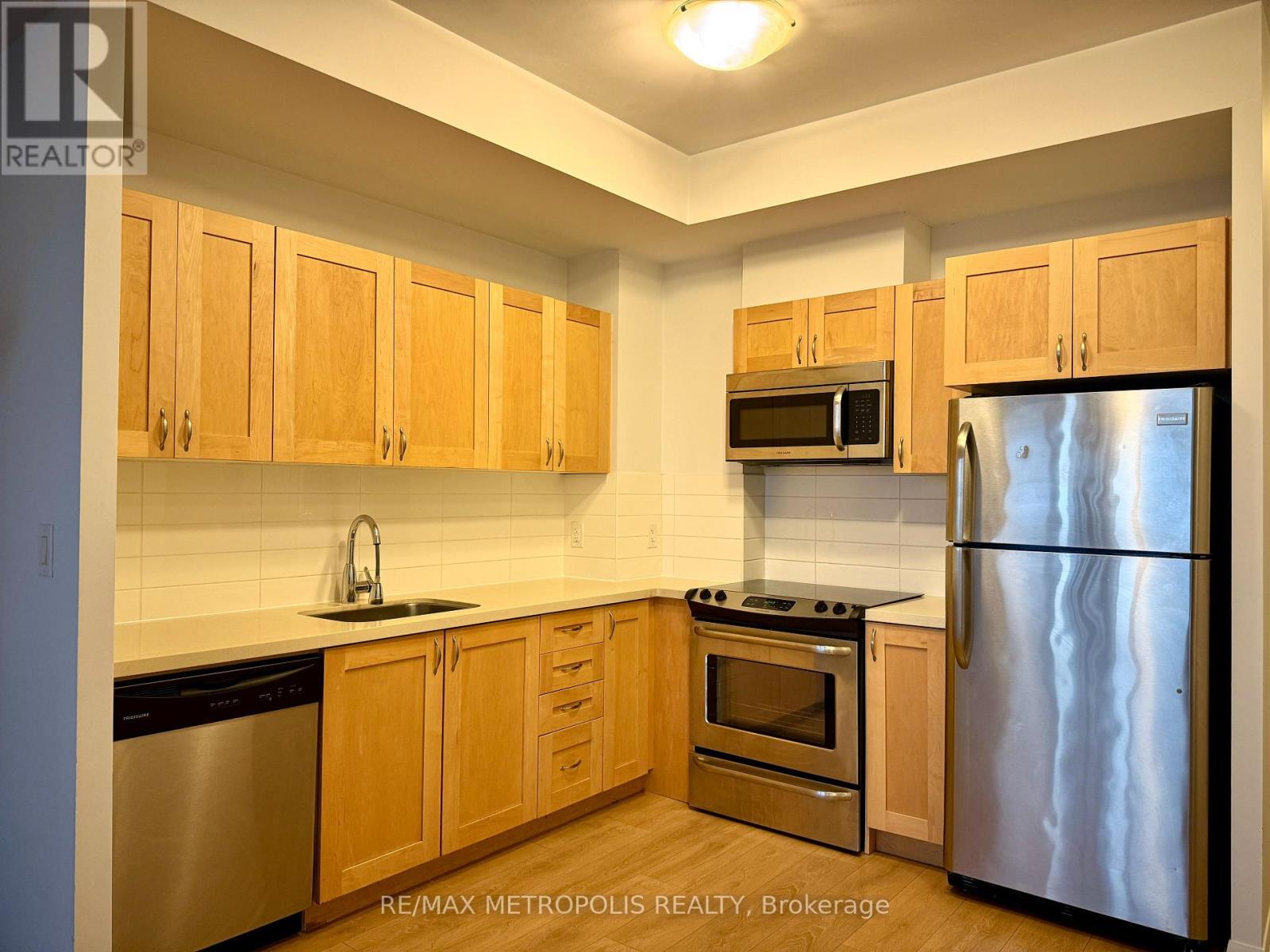 536 - 540 Bur Oak Avenue, Markham, Ontario  L6C 0Y2 - Photo 3 - N12202200