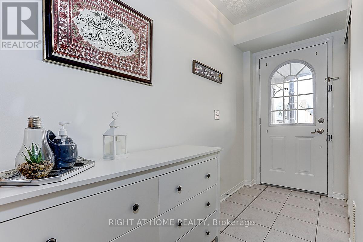 16 Pat Brooks Terrace, Toronto, Ontario  M1P 5G6 - Photo 3 - E12174704