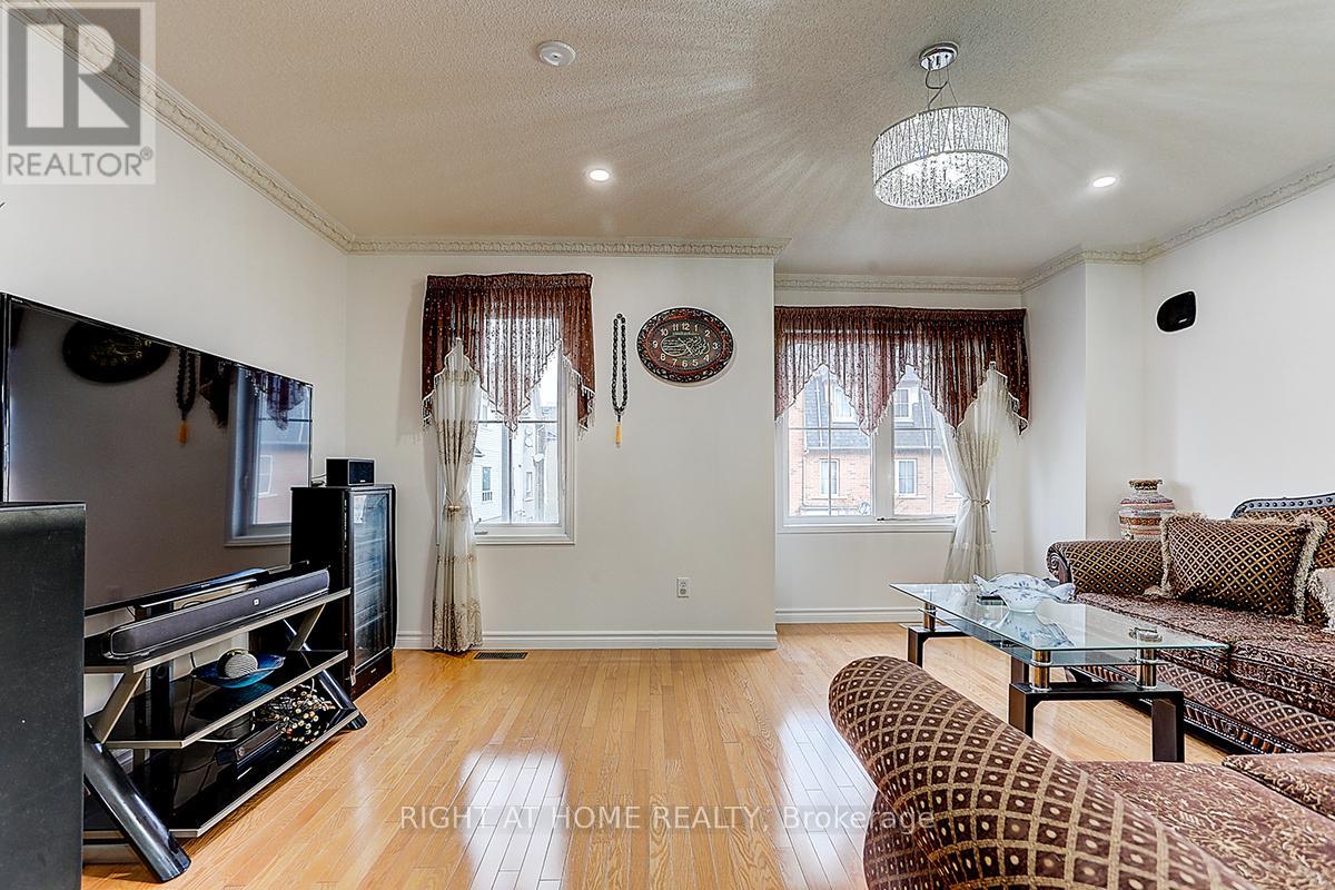 16 Pat Brooks Terrace, Toronto, Ontario  M1P 5G6 - Photo 5 - E12174704