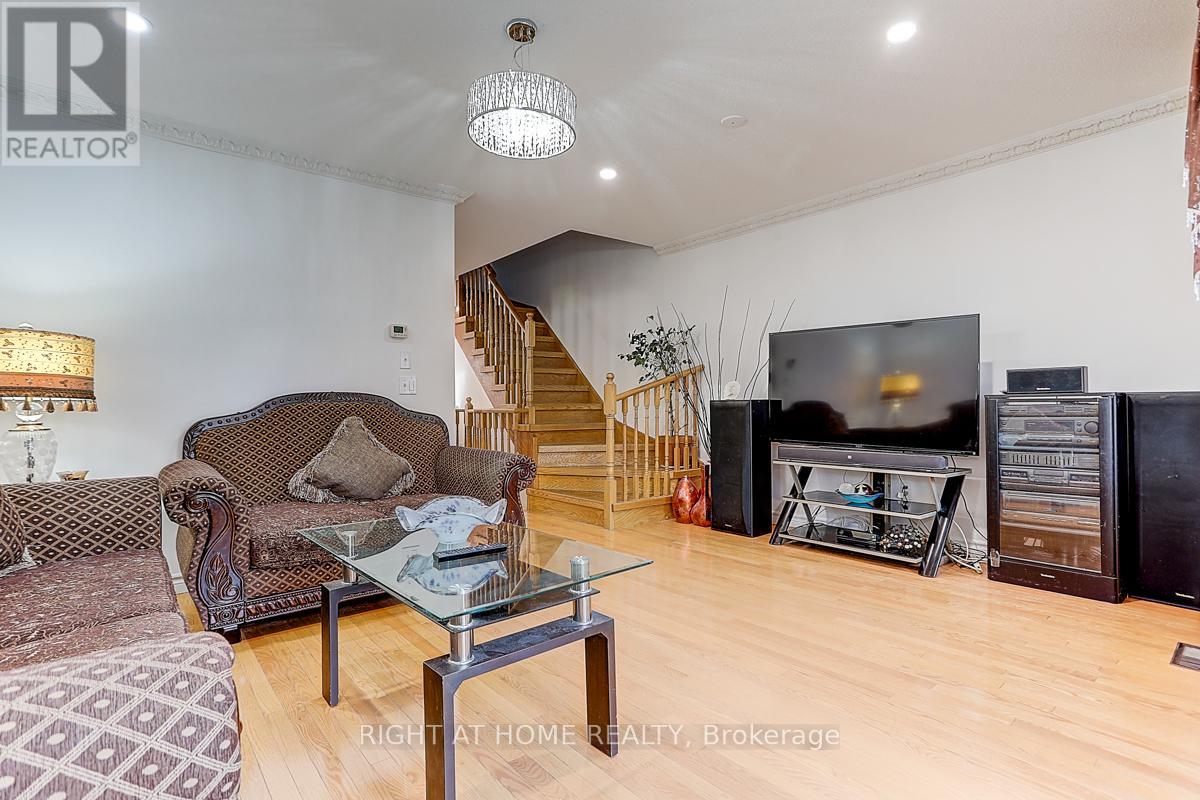 16 Pat Brooks Terrace, Toronto, Ontario  M1P 5G6 - Photo 7 - E12174704