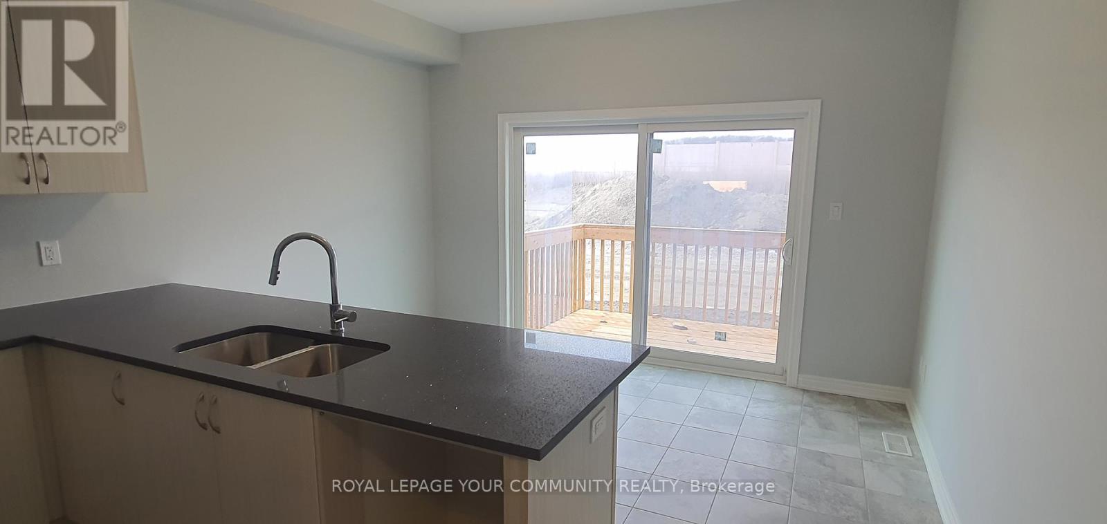 22 Bluestone Crescent, Brampton (Sandringham-Wellington), Ontario  L6R 4B8 - Photo 12 - W12031869