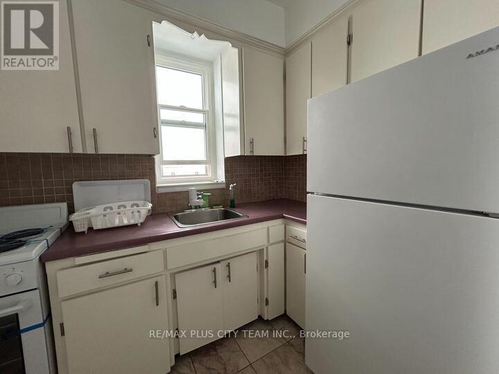 411 - 2000 Bloor Street W, Toronto, Ontario  M6P 3L2 - Photo 3 - W12191934