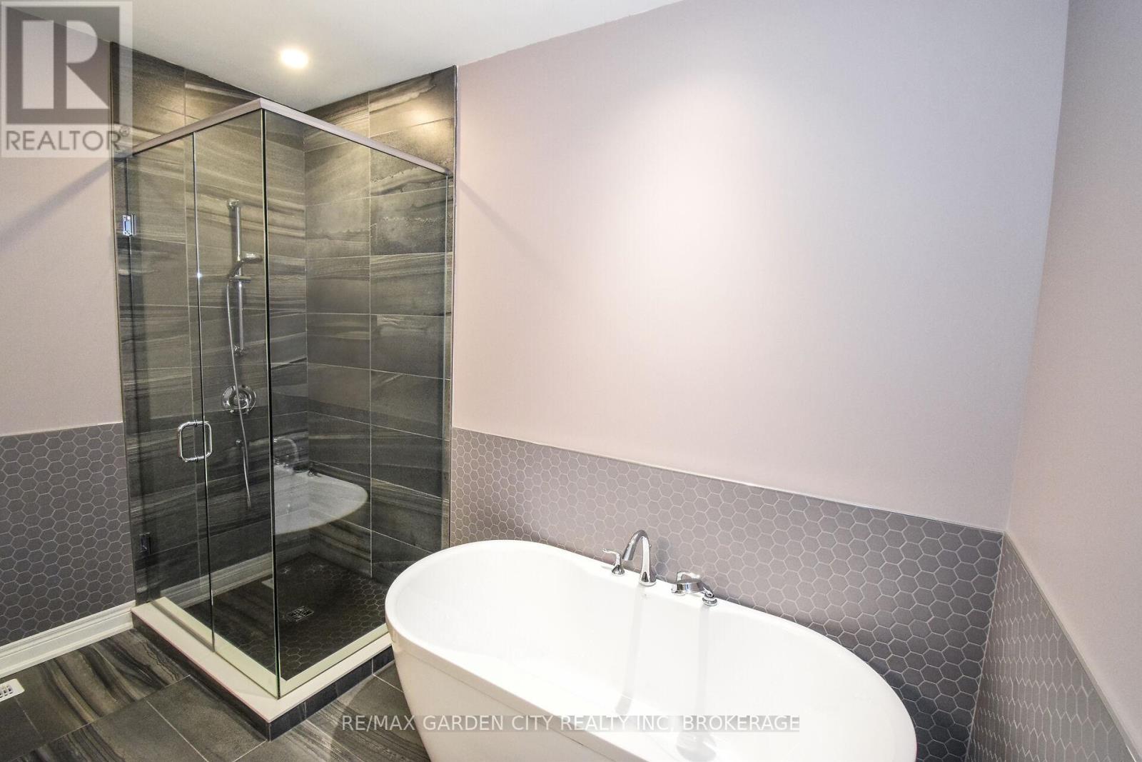 2 Sassafras Row, Fort Erie, Ontario  L0S 1N0 - Photo 22 - X12202275