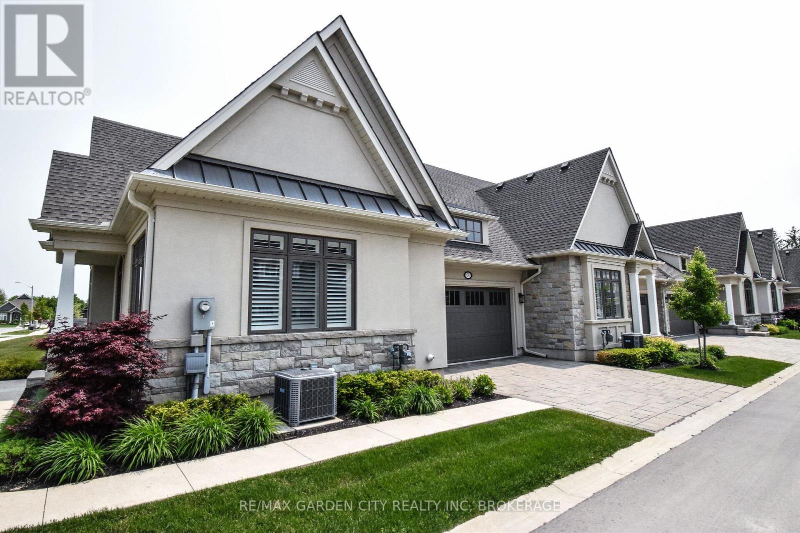 2 Sassafras Row, Fort Erie, Ontario  L0S 1N0 - Photo 3 - X12202275