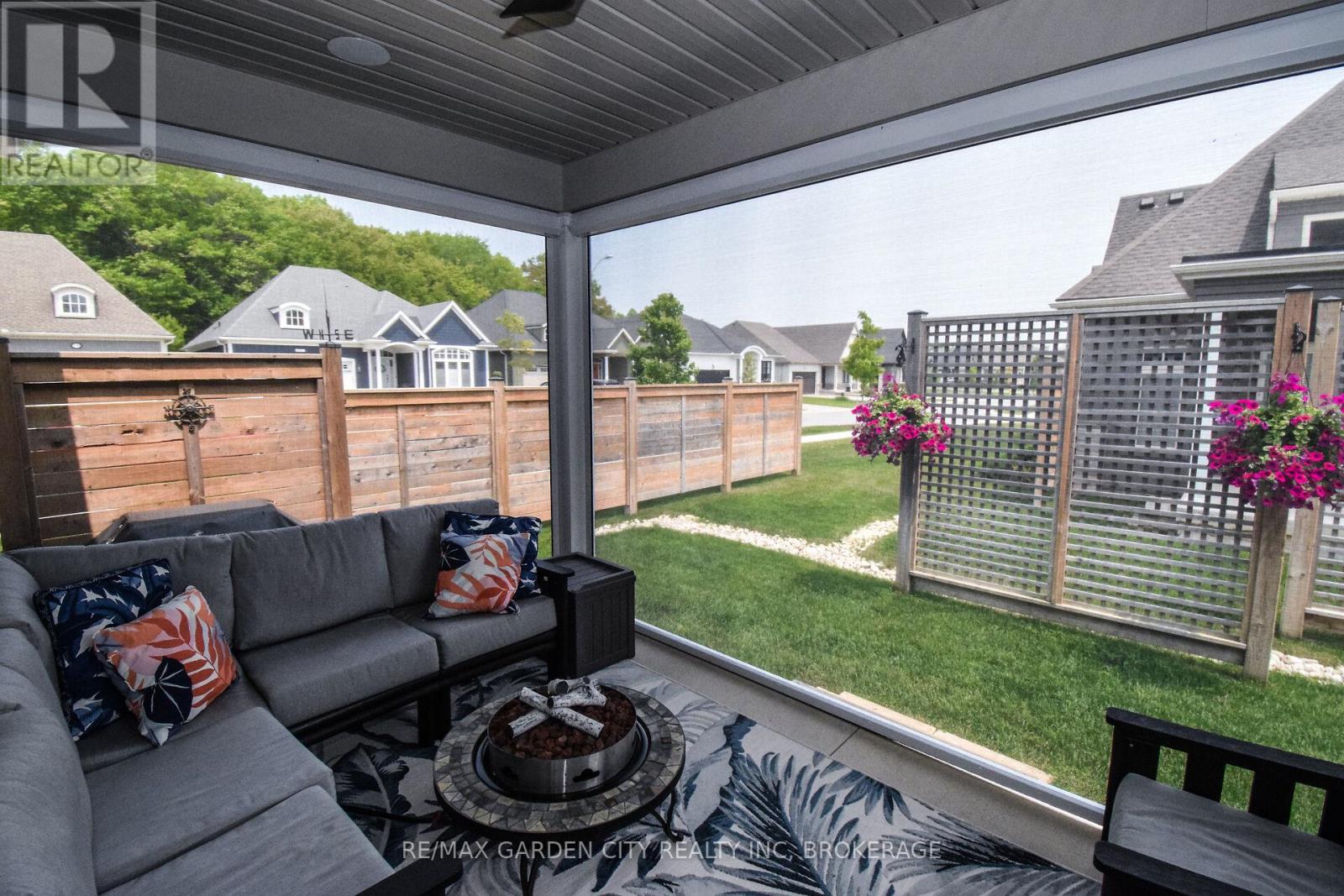 2 Sassafras Row, Fort Erie, Ontario  L0S 1N0 - Photo 37 - X12202275