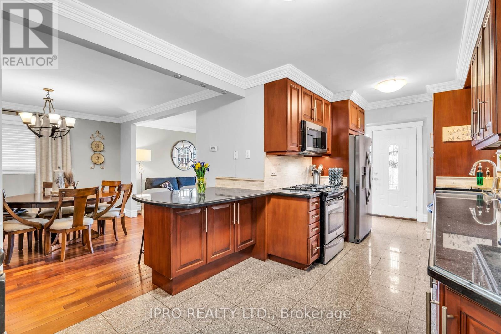 117 Alicewood Court, Toronto, Ontario  M9V 3Y1 - Photo 10 - W12202138