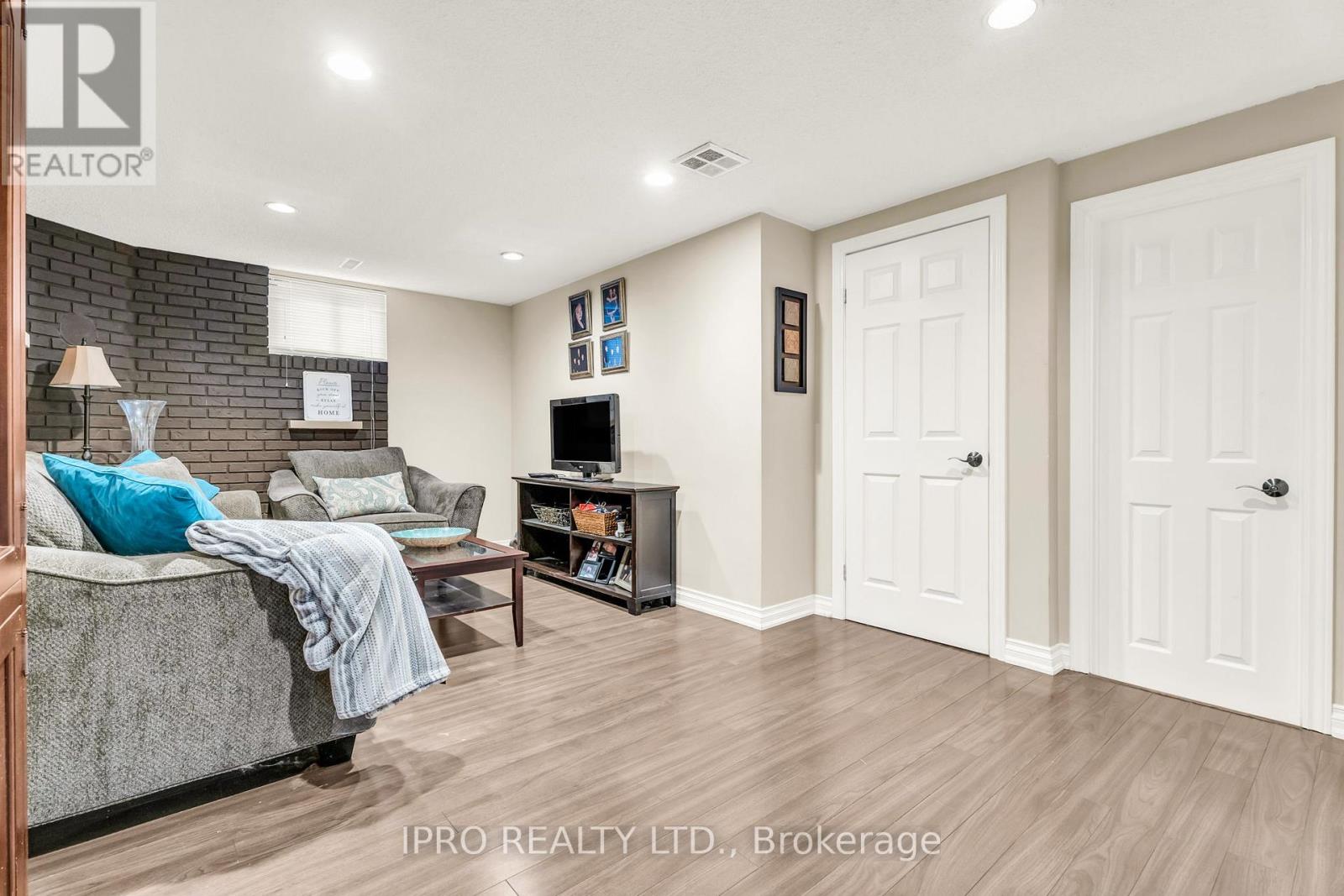 117 Alicewood Court, Toronto, Ontario  M9V 3Y1 - Photo 25 - W12202138