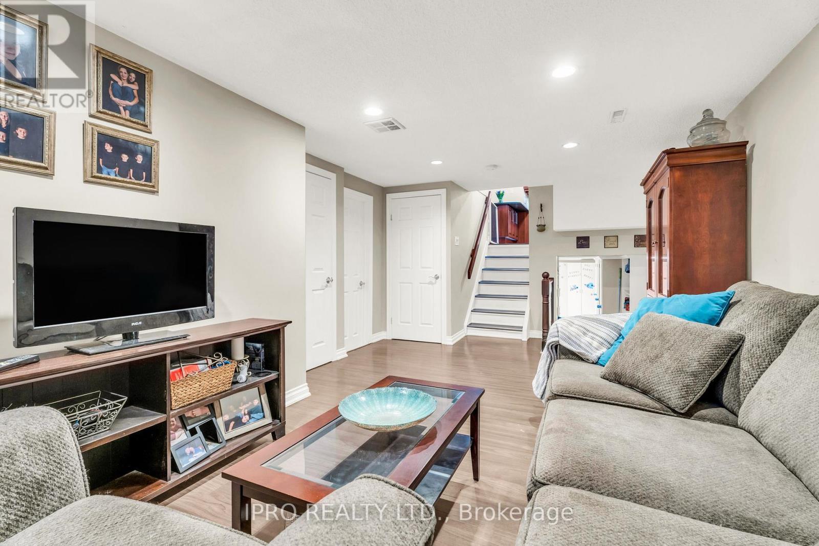 117 Alicewood Court, Toronto, Ontario  M9V 3Y1 - Photo 27 - W12202138