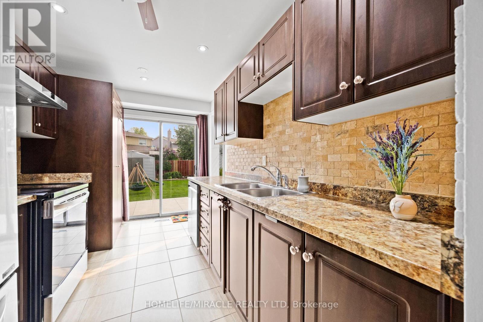 21 Folkstone Crescent, Brampton, Ontario  L6T 3M4 - Photo 17 - W12202151