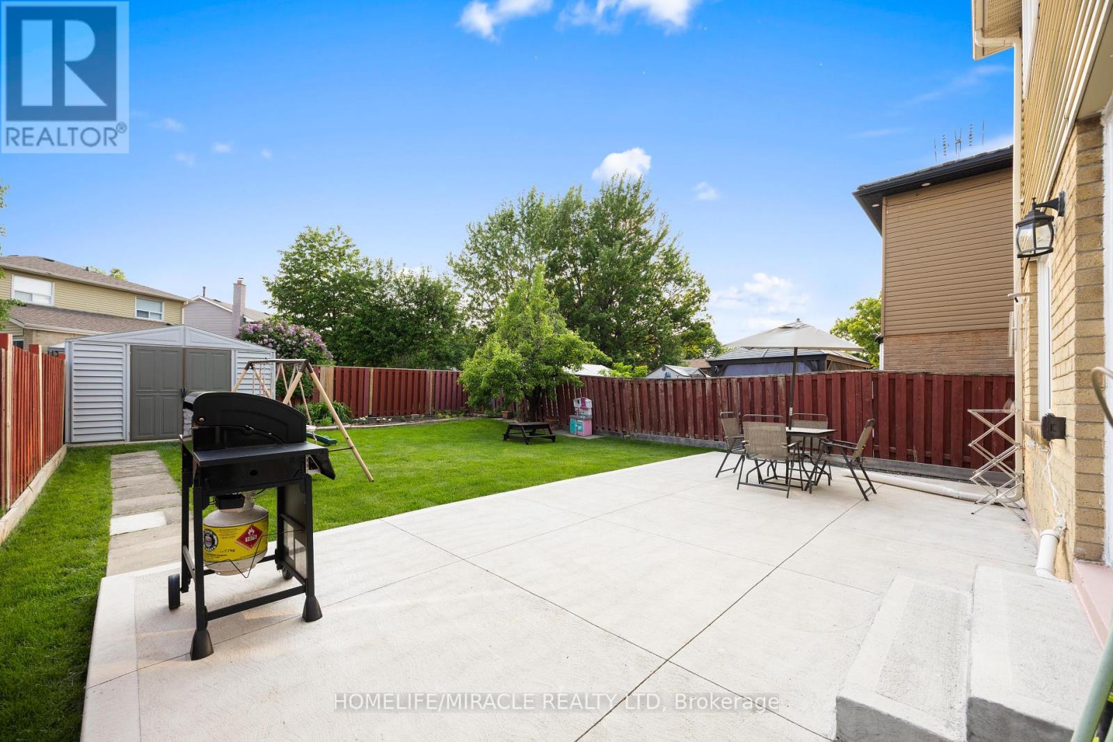 21 Folkstone Crescent, Brampton, Ontario  L6T 3M4 - Photo 4 - W12202151