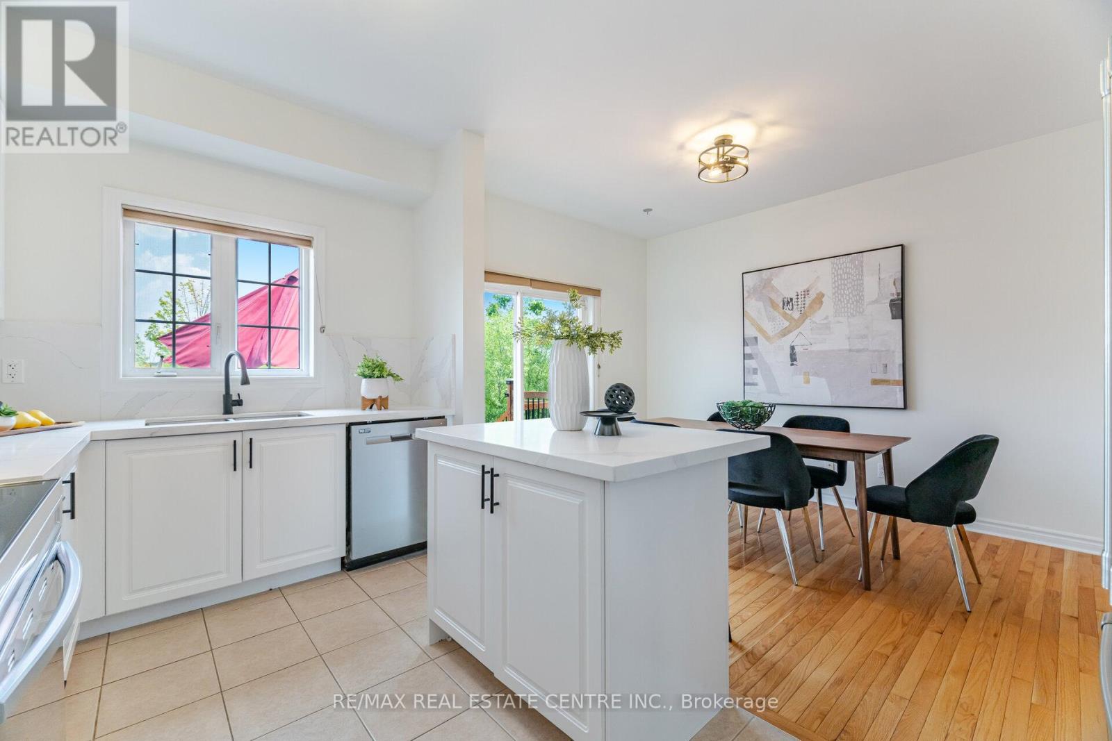 335 Hobbs Crescent, Milton, Ontario  L9T 0J3 - Photo 11 - W12202198
