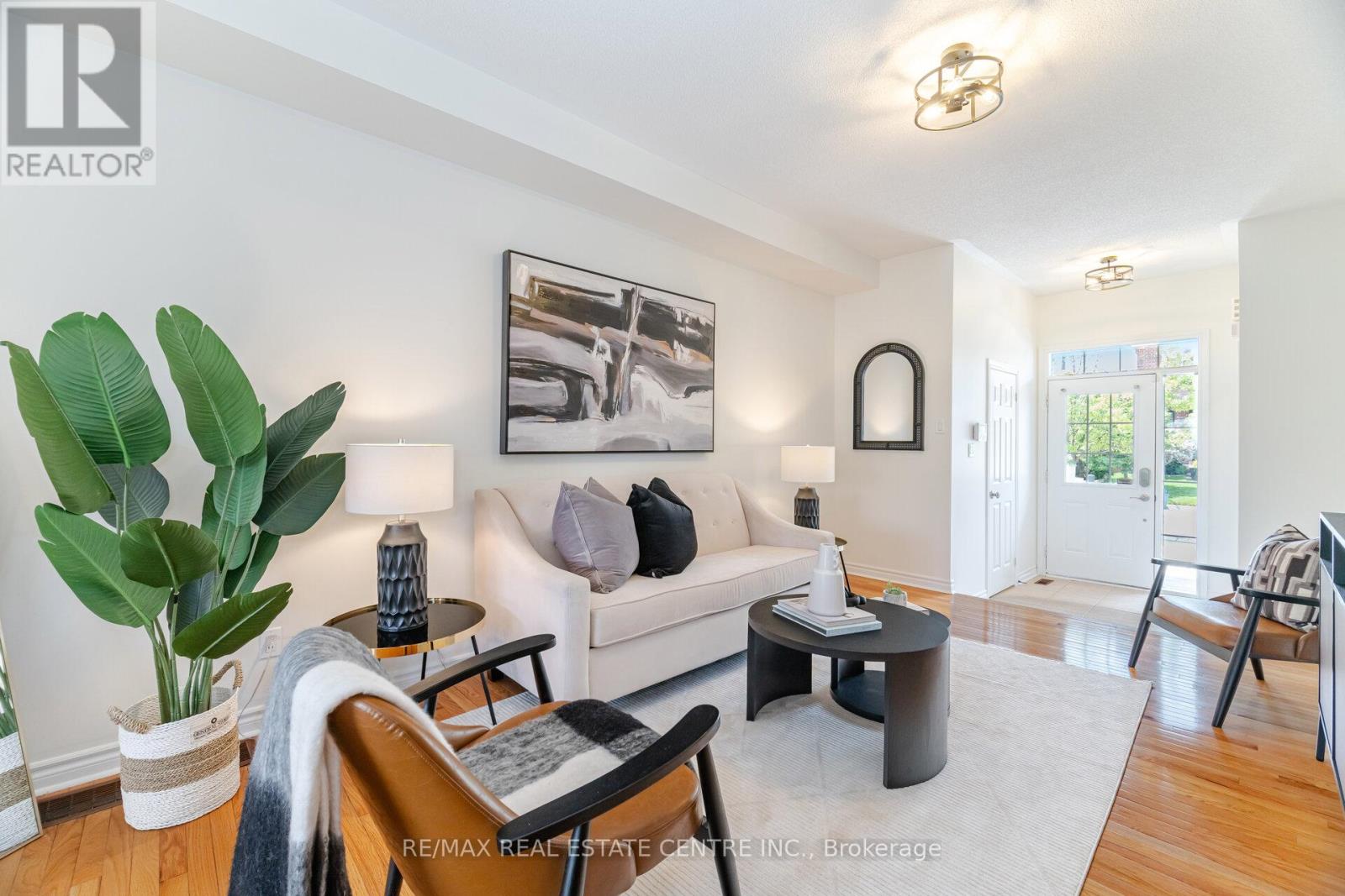 335 Hobbs Crescent, Milton, Ontario  L9T 0J3 - Photo 8 - W12202198
