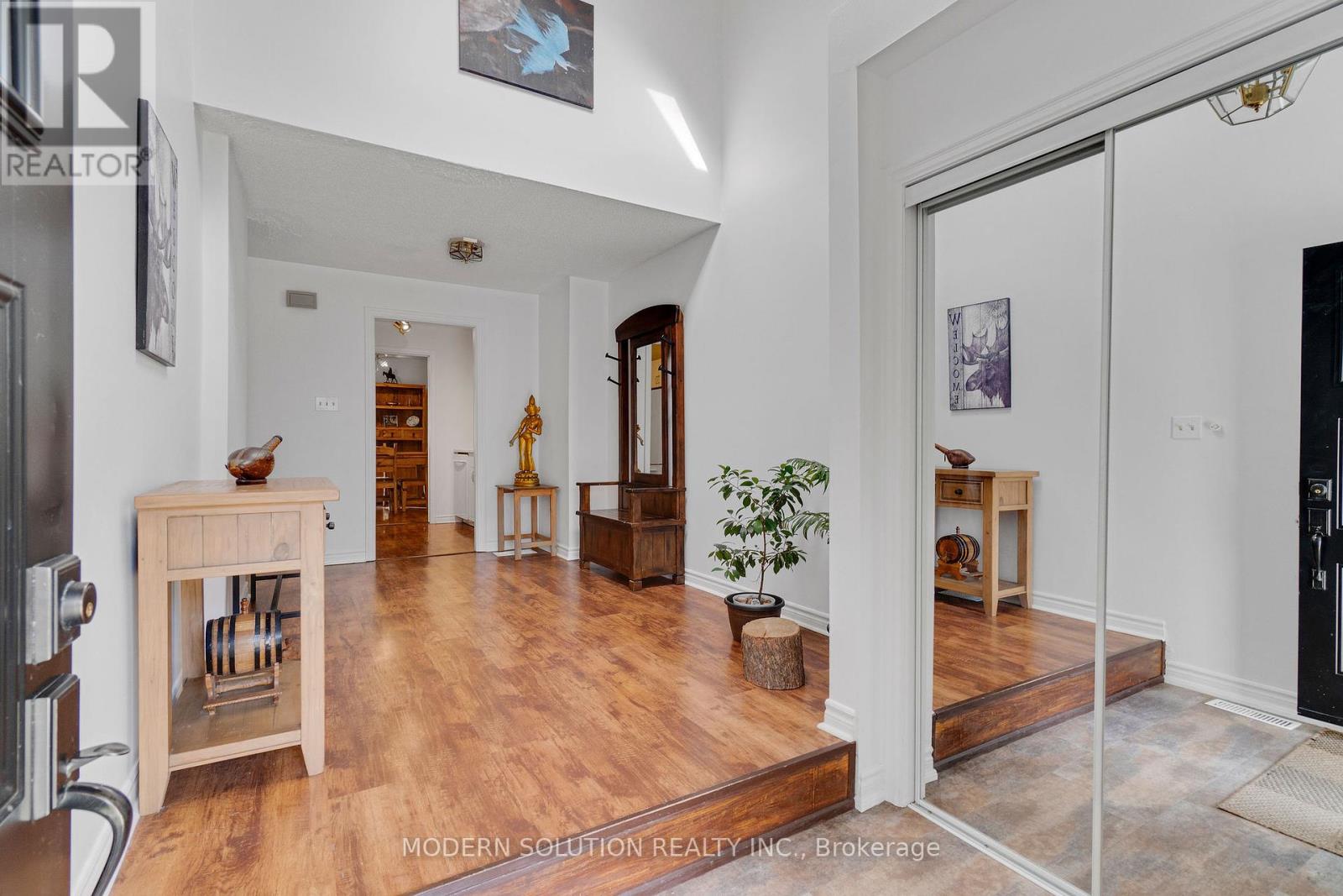 25 - 1021 Cedarglen Gate, Mississauga, Ontario  L5C 3A7 - Photo 4 - W12202221