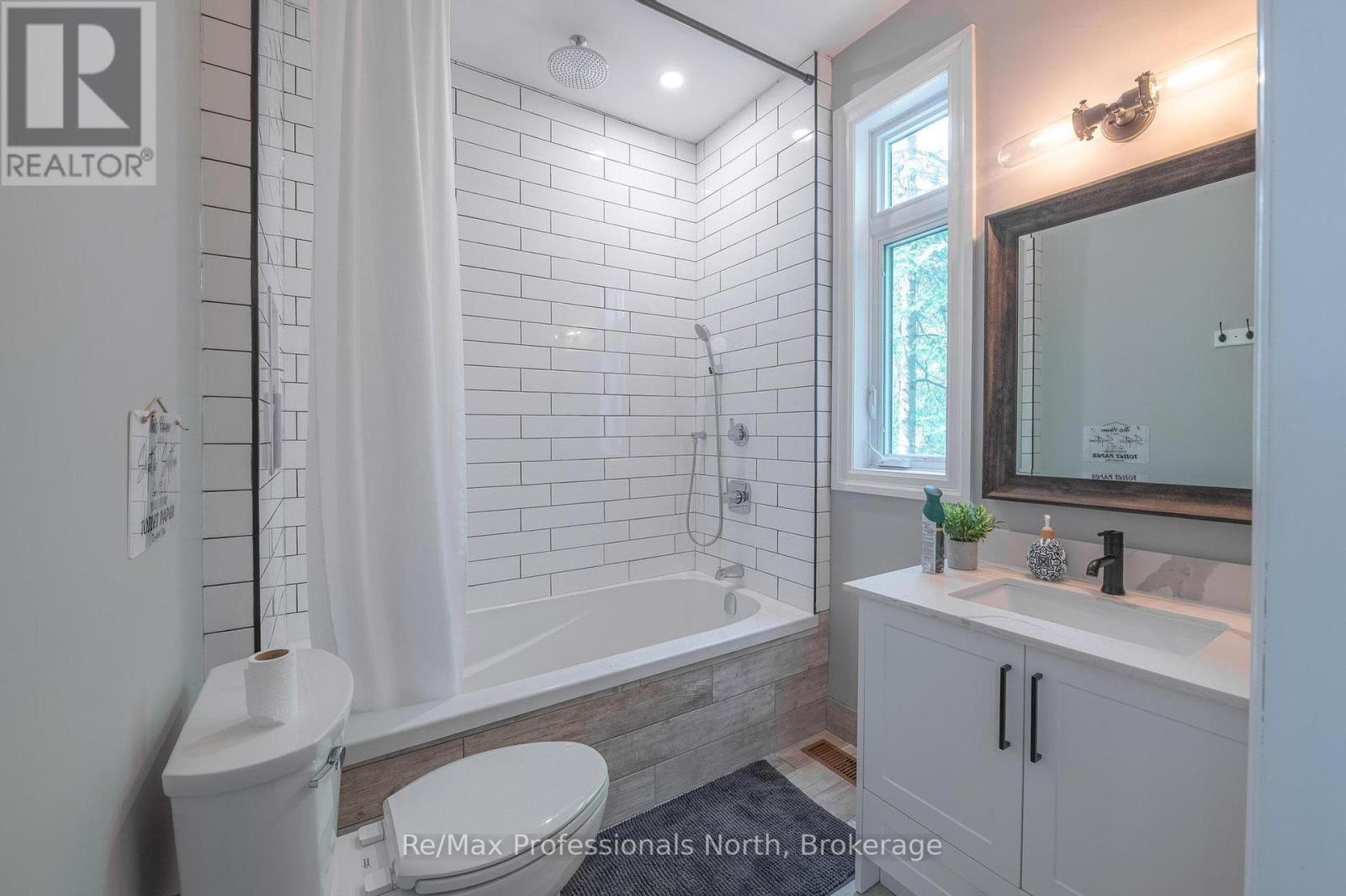 1024 Albert Lane W, Algonquin Highlands, Ontario P0E 1E0 - Photo 18 - X12202285