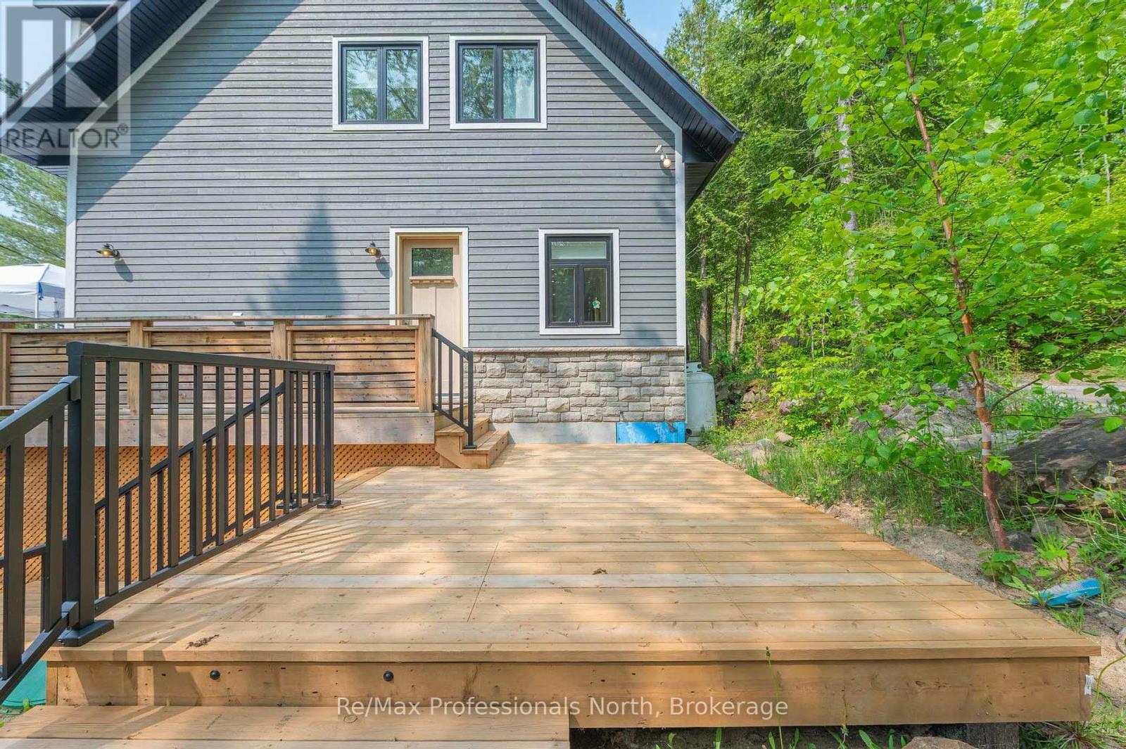 1024 Albert Lane W, Algonquin Highlands, Ontario P0E 1E0 - Photo 7 - X12202285