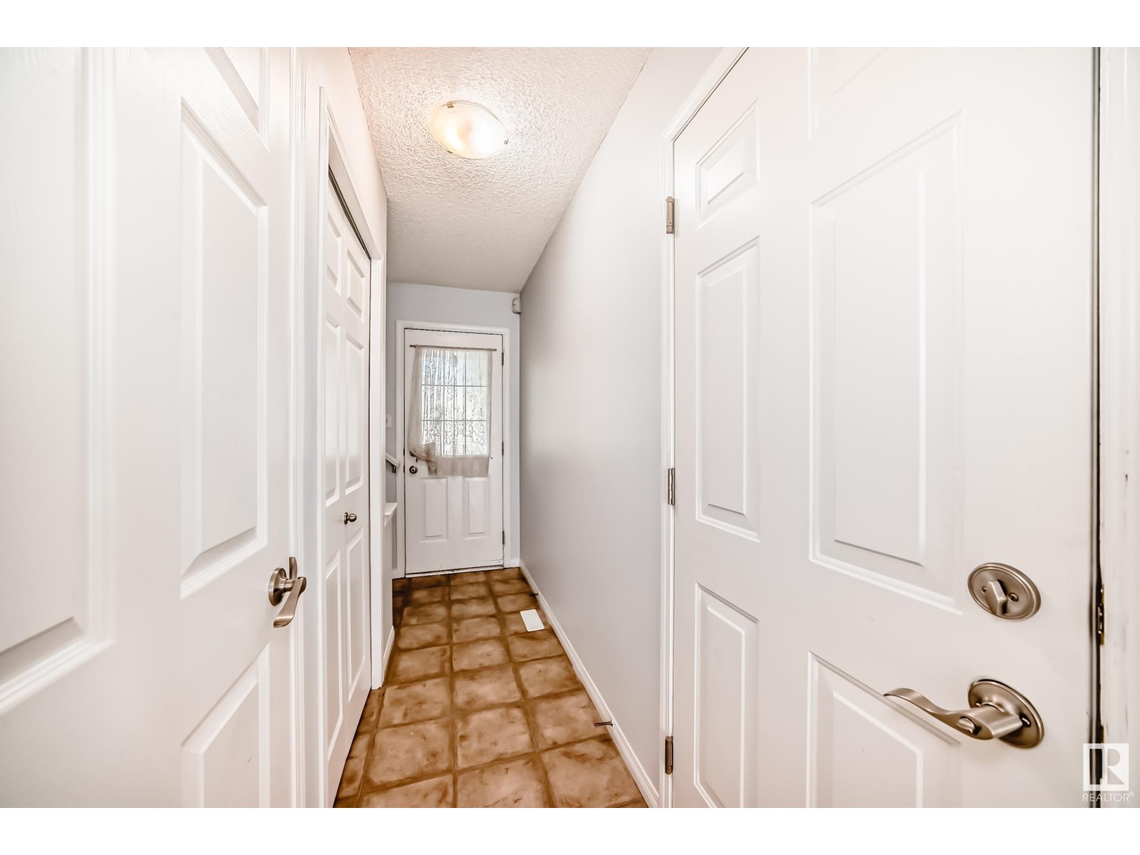 Property at 12134 16 AV SW image 3