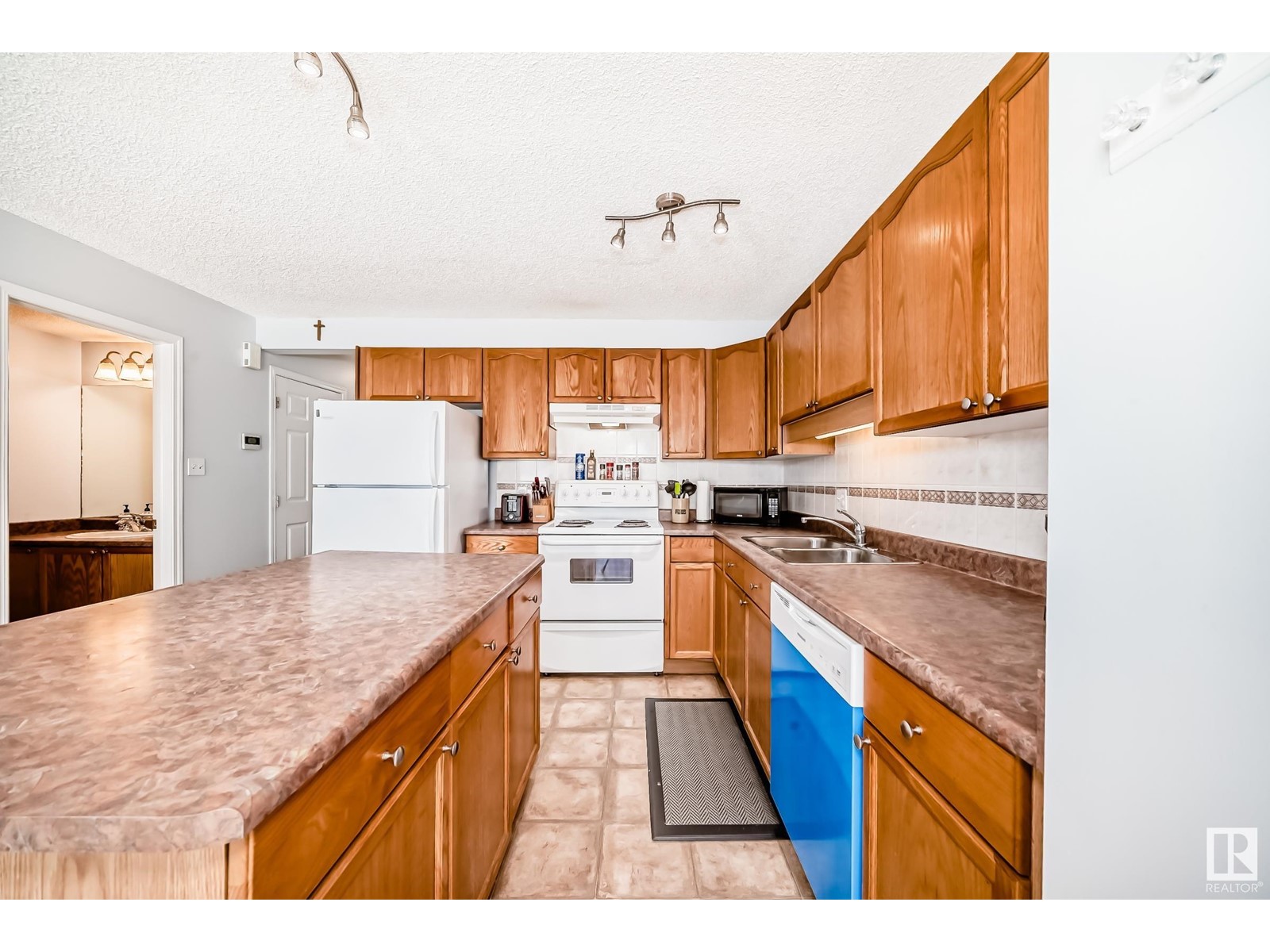 Property at 12134 16 AV SW image 4