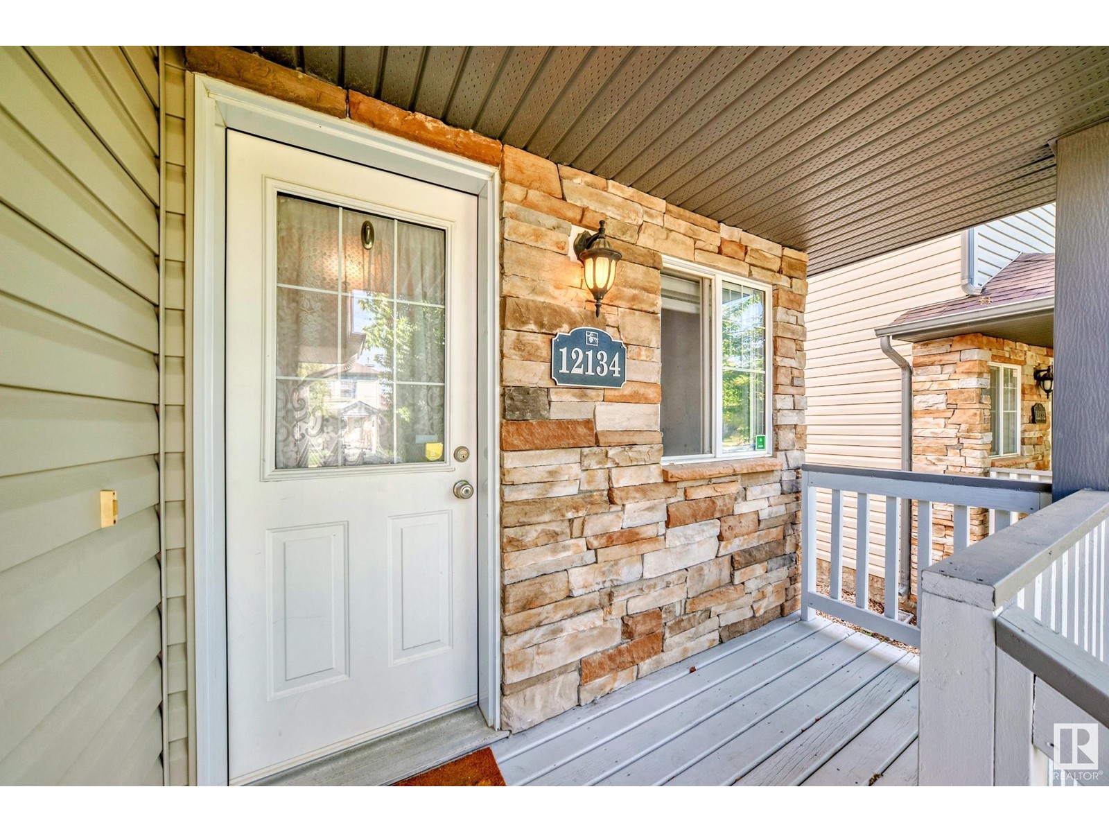Property at 12134 16 AV SW image 2