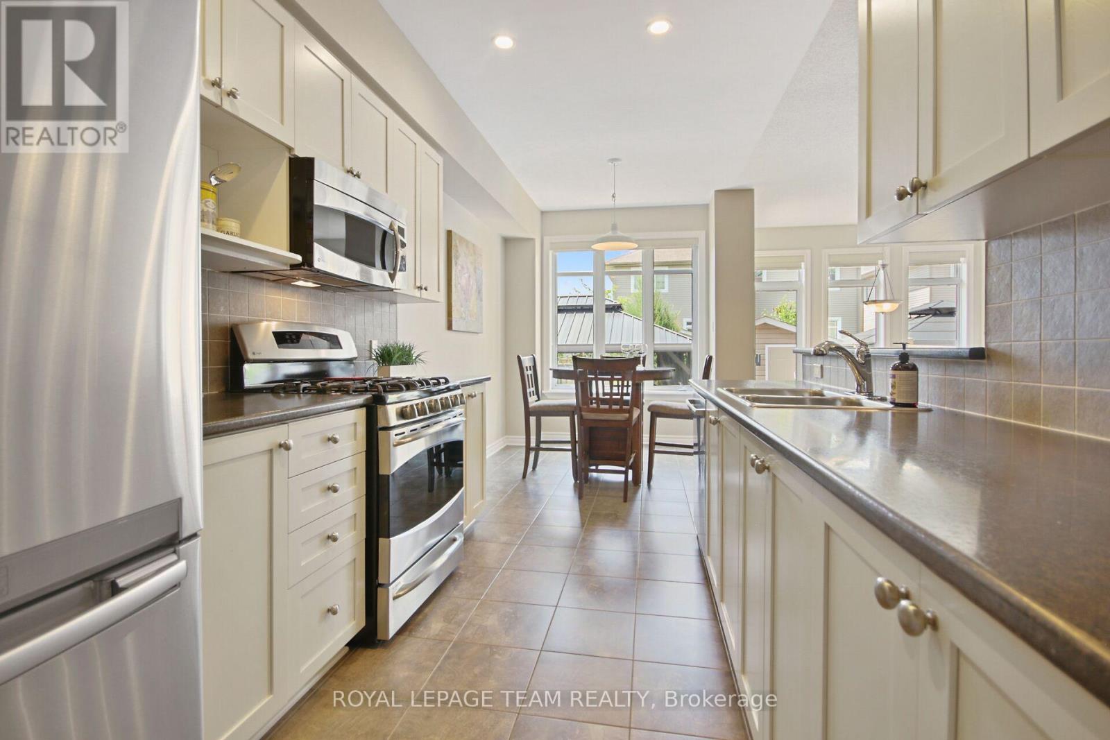254 Celtic Ridge Crescent, Ottawa, Ontario  K2W 0C3 - Photo 15 - X12202227