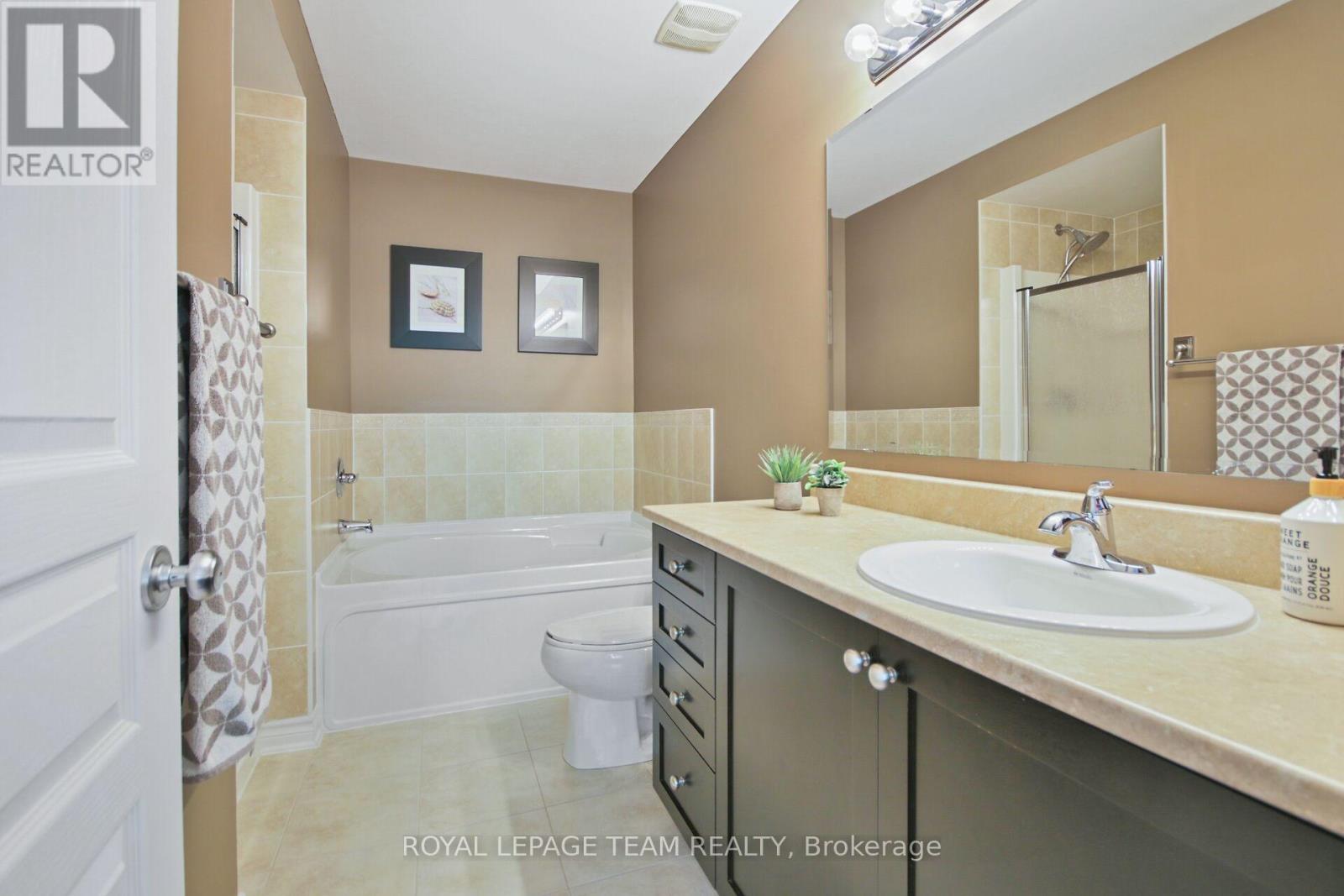 254 Celtic Ridge Crescent, Ottawa, Ontario  K2W 0C3 - Photo 23 - X12202227