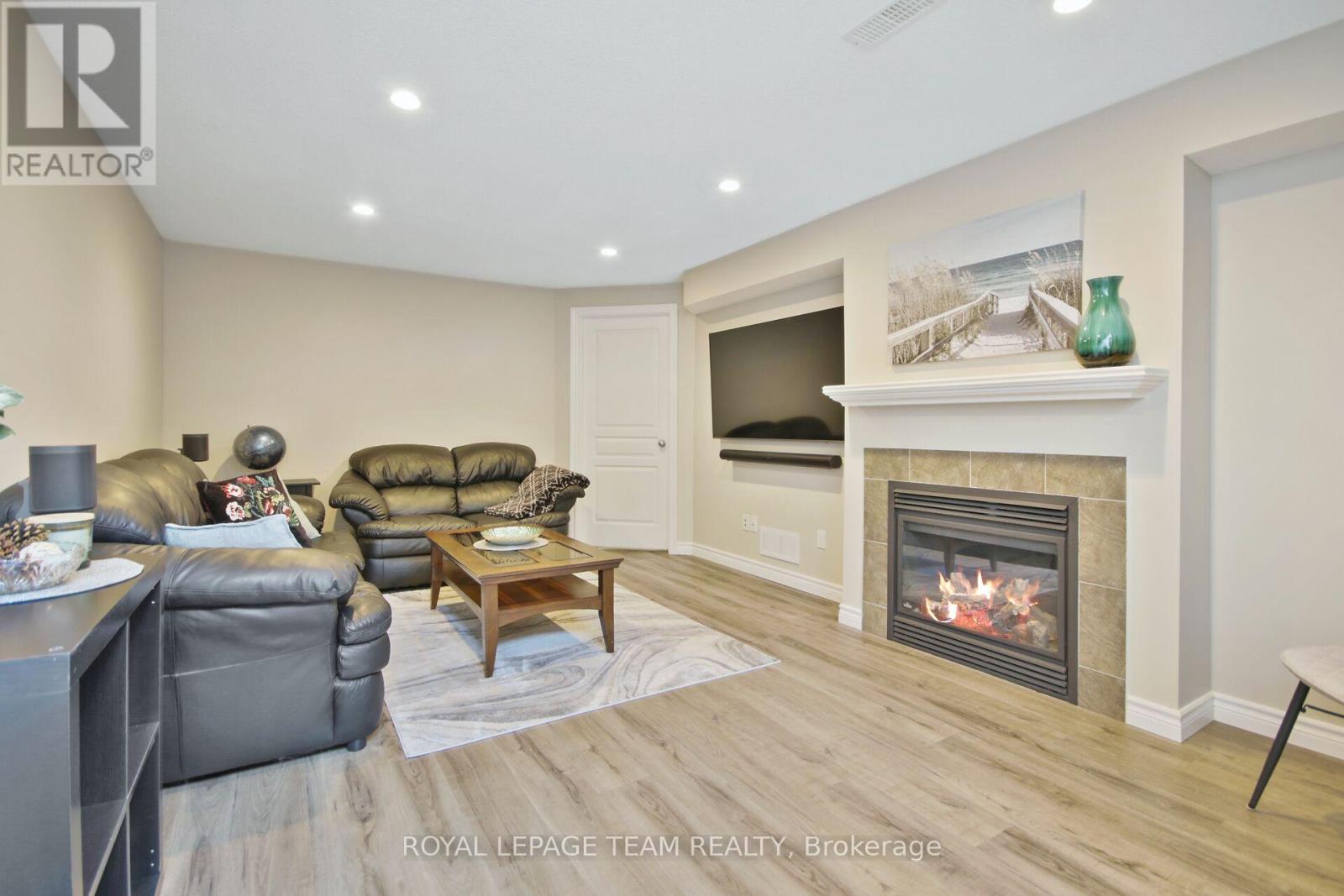 254 Celtic Ridge Crescent, Ottawa, Ontario  K2W 0C3 - Photo 32 - X12202227