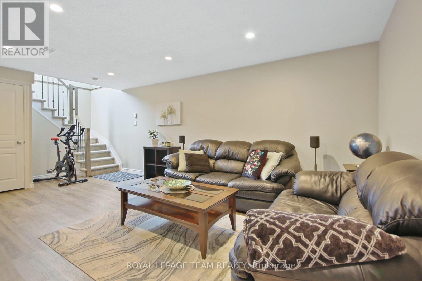 254 Celtic Ridge Crescent, Ottawa, Ontario  K2W 0C3 - Photo 33 - X12202227