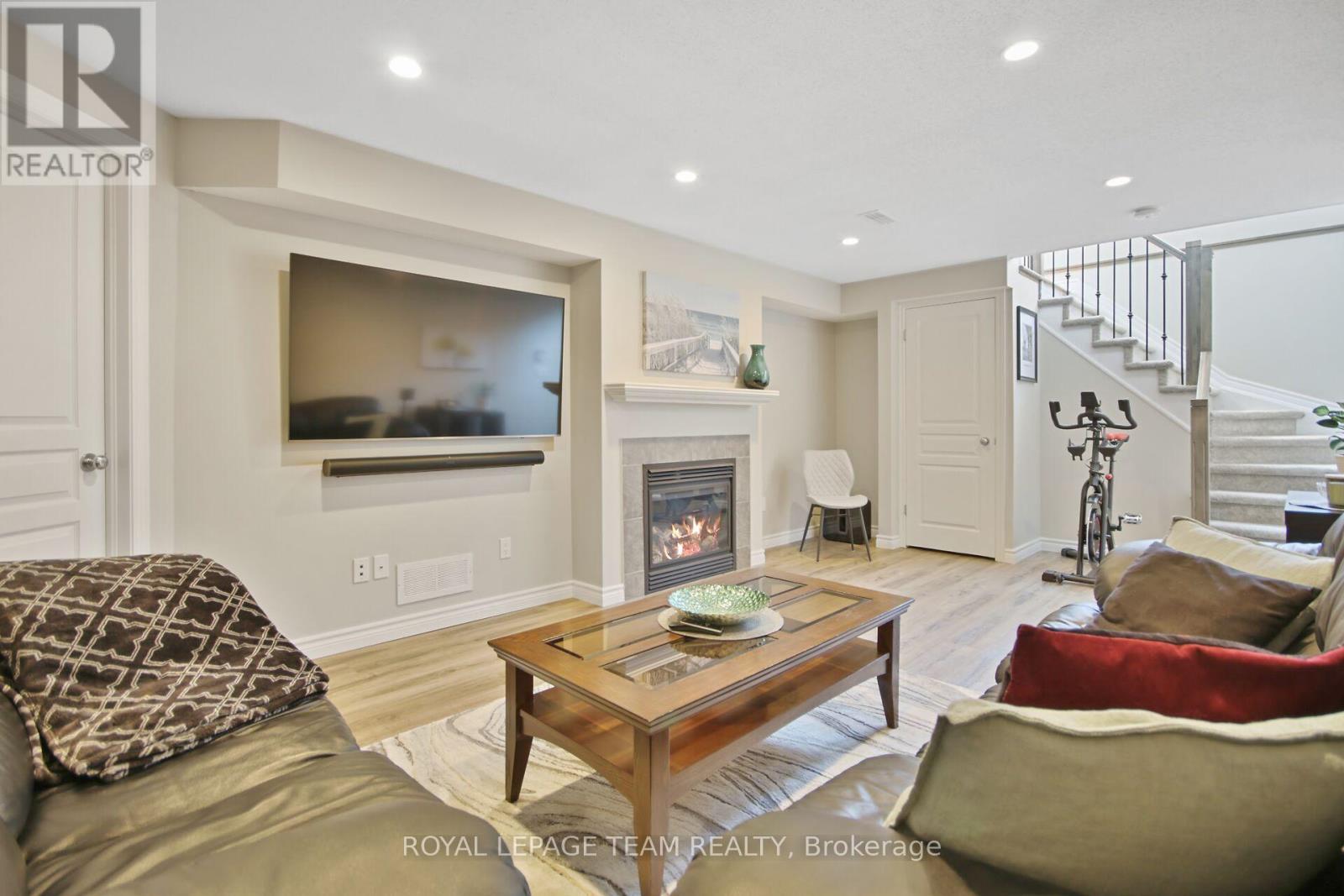 254 Celtic Ridge Crescent, Ottawa, Ontario  K2W 0C3 - Photo 34 - X12202227