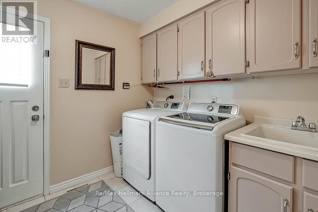 1151 Manor Road, Oakville, Ontario  L6M 1G3 - Photo 18 - W12202338
