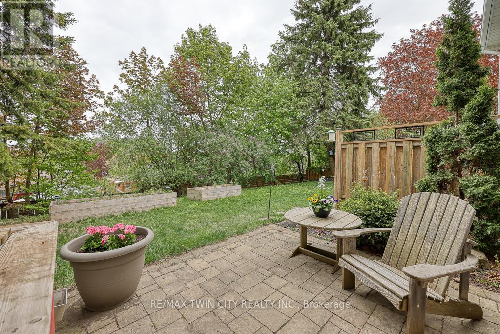 18 Charnwood Court, Kitchener, Ontario  N2N 1L3 - Photo 38 - X12202134