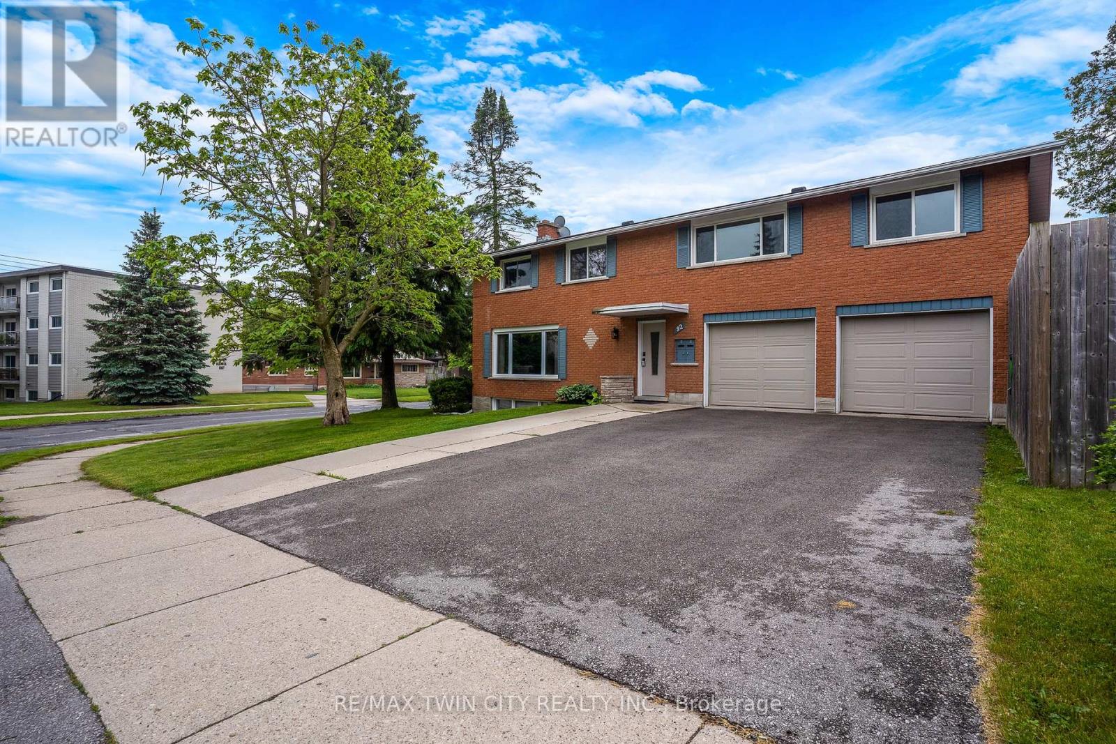 92 KENWOOD DRIVE, Kitchener, Ontario