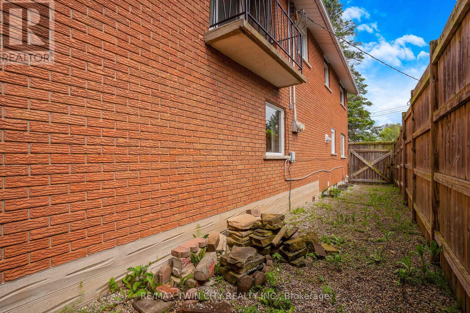 92 Kenwood Drive, Kitchener, Ontario  N2B 3H2 - Photo 38 - X12202205