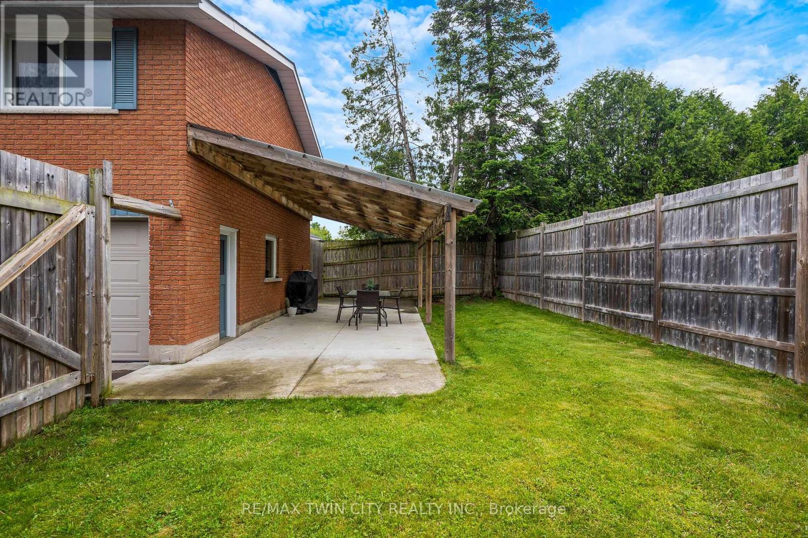 92 Kenwood Drive, Kitchener, Ontario  N2B 3H2 - Photo 39 - X12202205