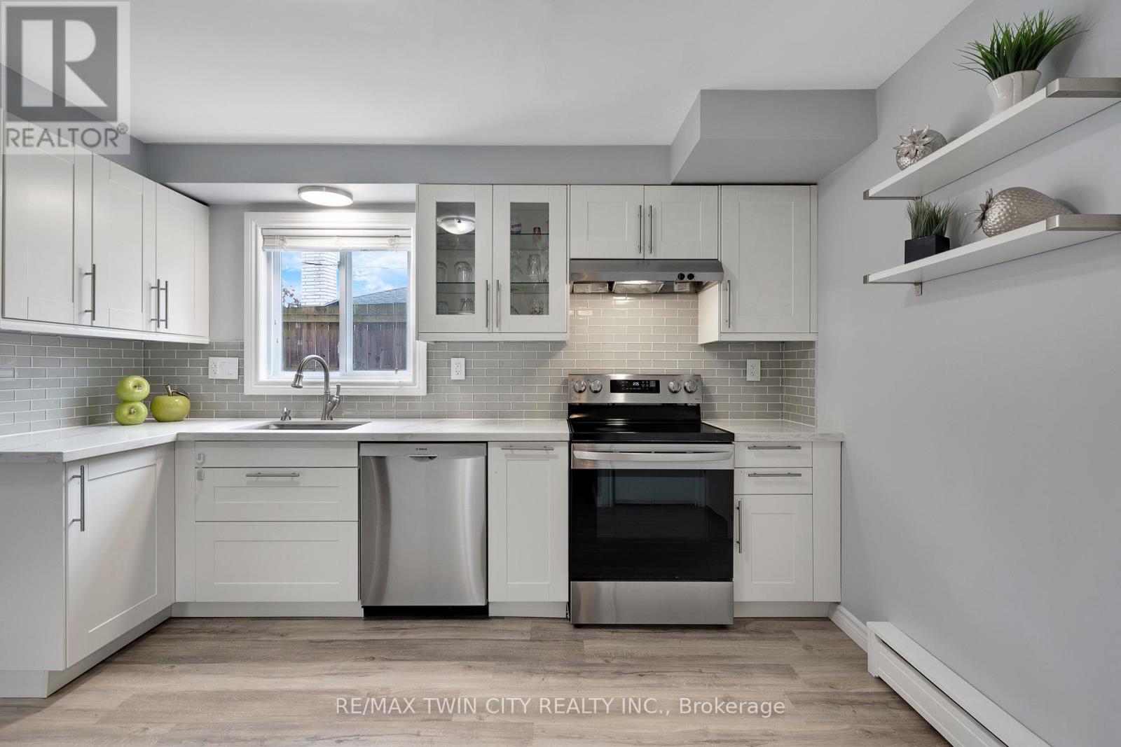 92 Kenwood Drive, Kitchener, Ontario  N2B 3H2 - Photo 6 - X12202205