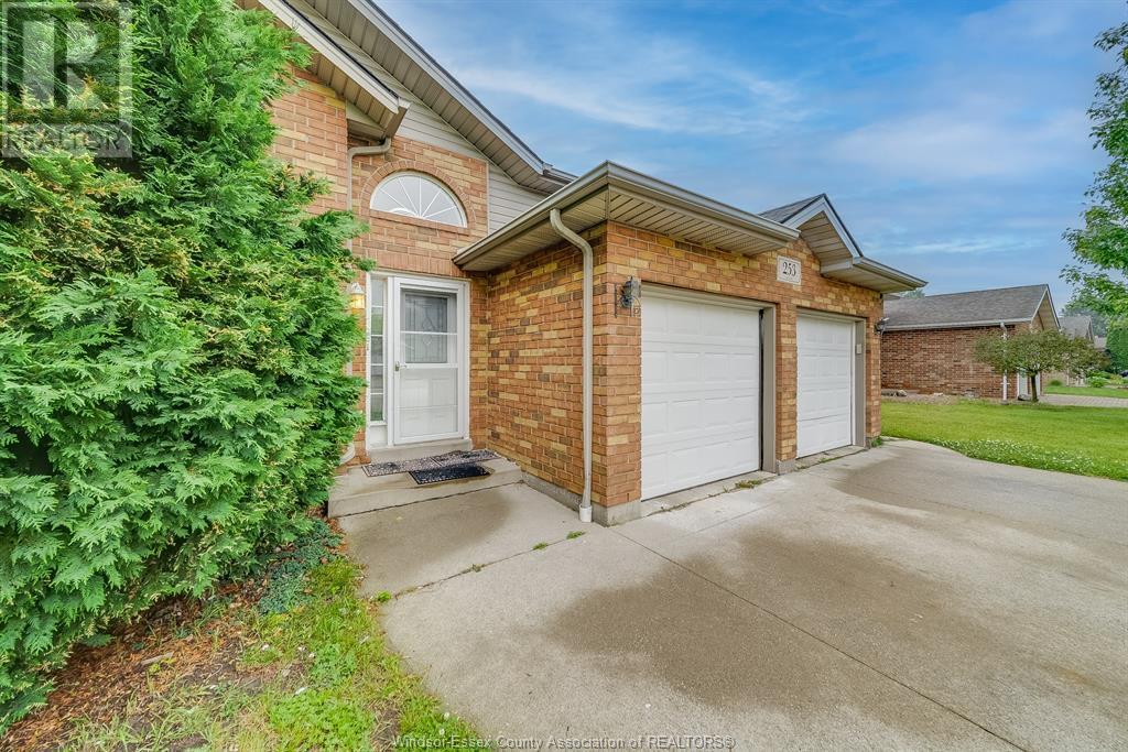 253 Fields, Lasalle, Ontario  N9J 3S3 - Photo 3 - 25014286