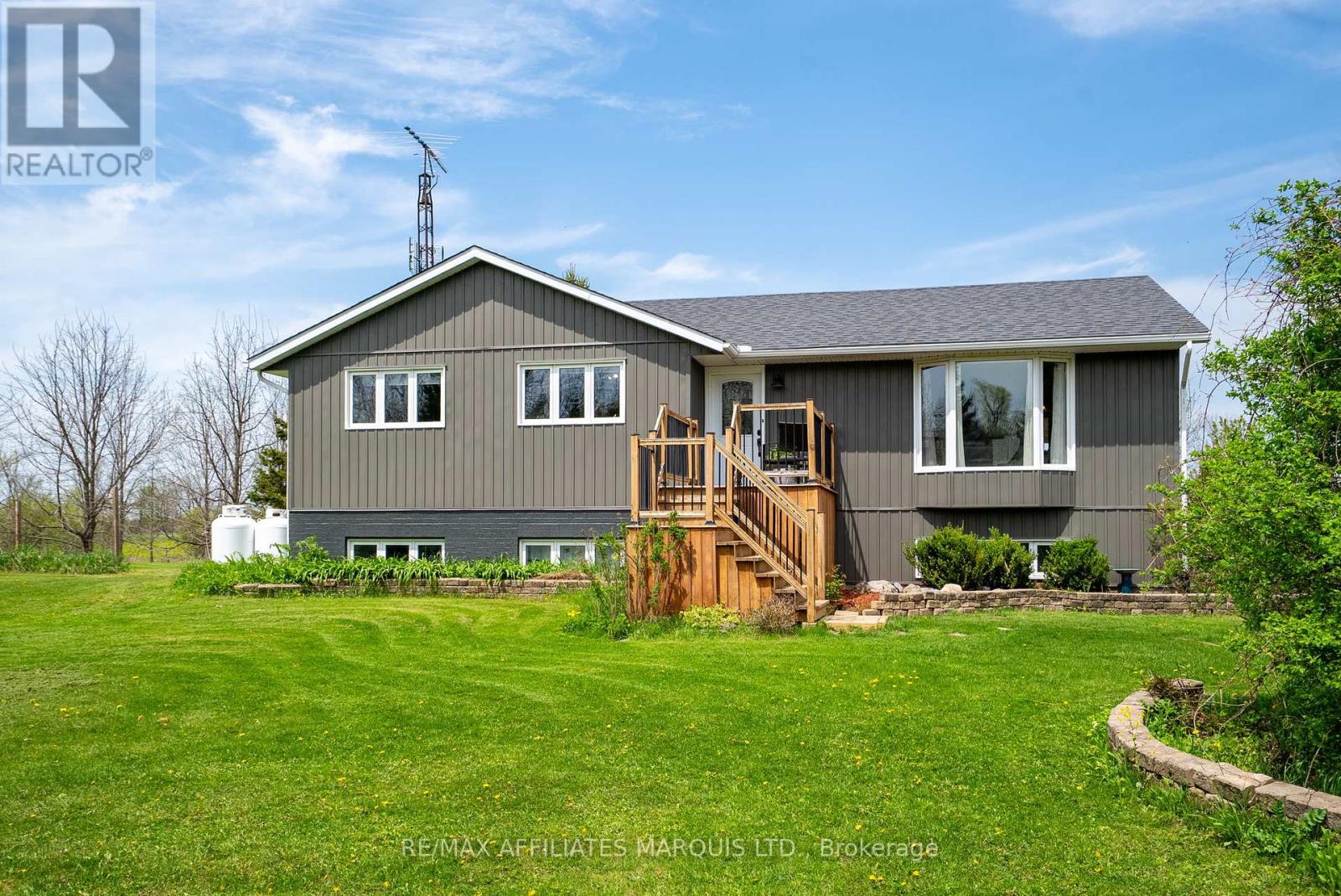 4239 County Rd 11 Road, South Stormont, Ontario  K7R 3L2 - Photo 2 - X12158075
