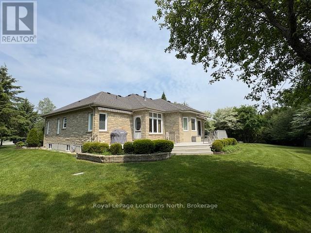 Property at 8 HILLIER COURT image 3