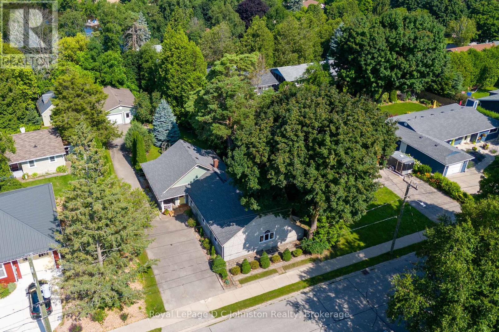 62 Grey Street N, Saugeen Shores, Ontario  N0H 2L0 - Photo 3 - X12157097
