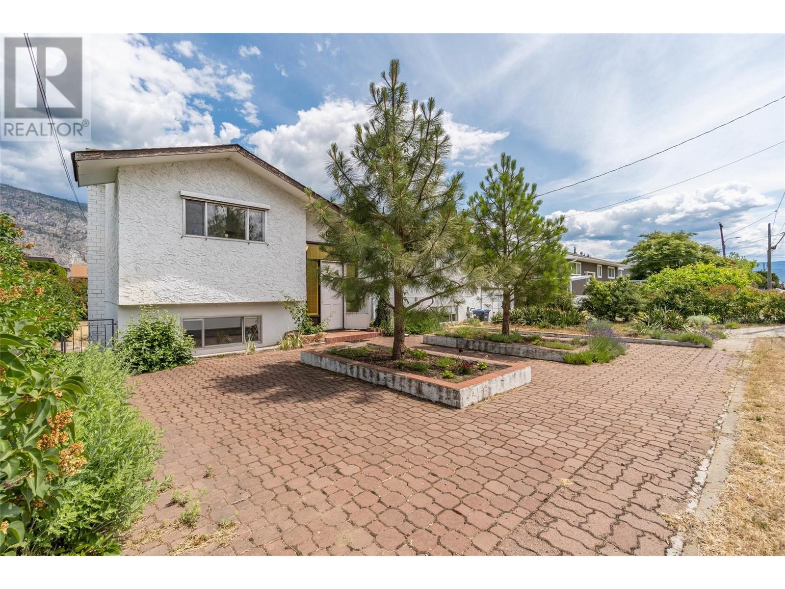 Property at 8405 87th Street image 3