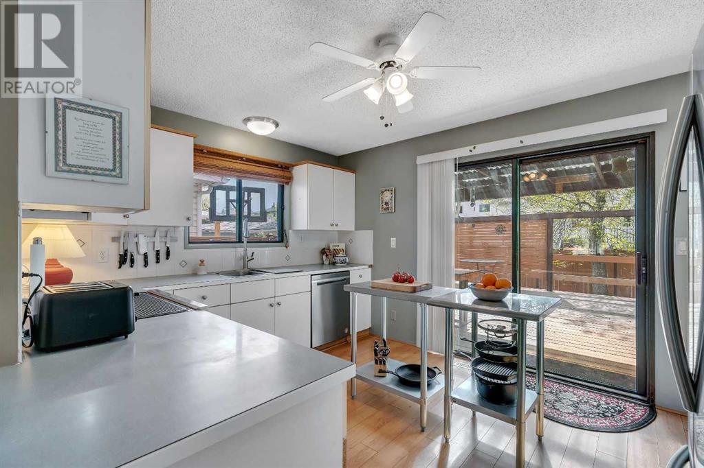 228 Woodbine Boulevard Sw, Calgary, Alberta  T2W 4K5 - Photo 9 - A2224718