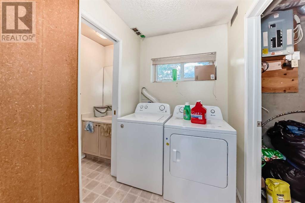 12 Coachway Gardens Sw, Calgary, Alberta  T3H 2V9 - Photo 22 - A2228167