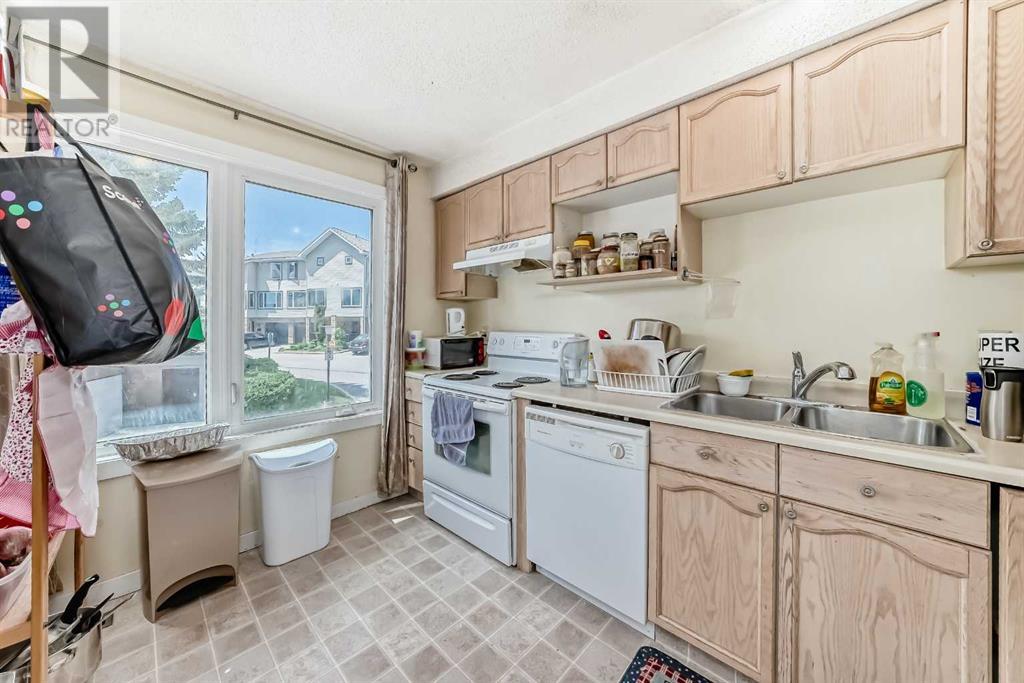 Property at 12 Coachway Gardens SW image 3