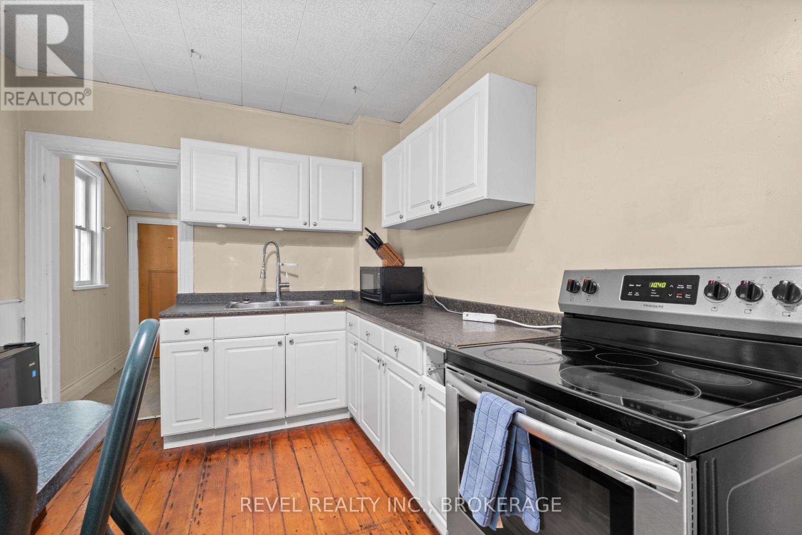 215 Earl Street, Kingston, Ontario  K7L 2H6 - Photo 15 - X12202372