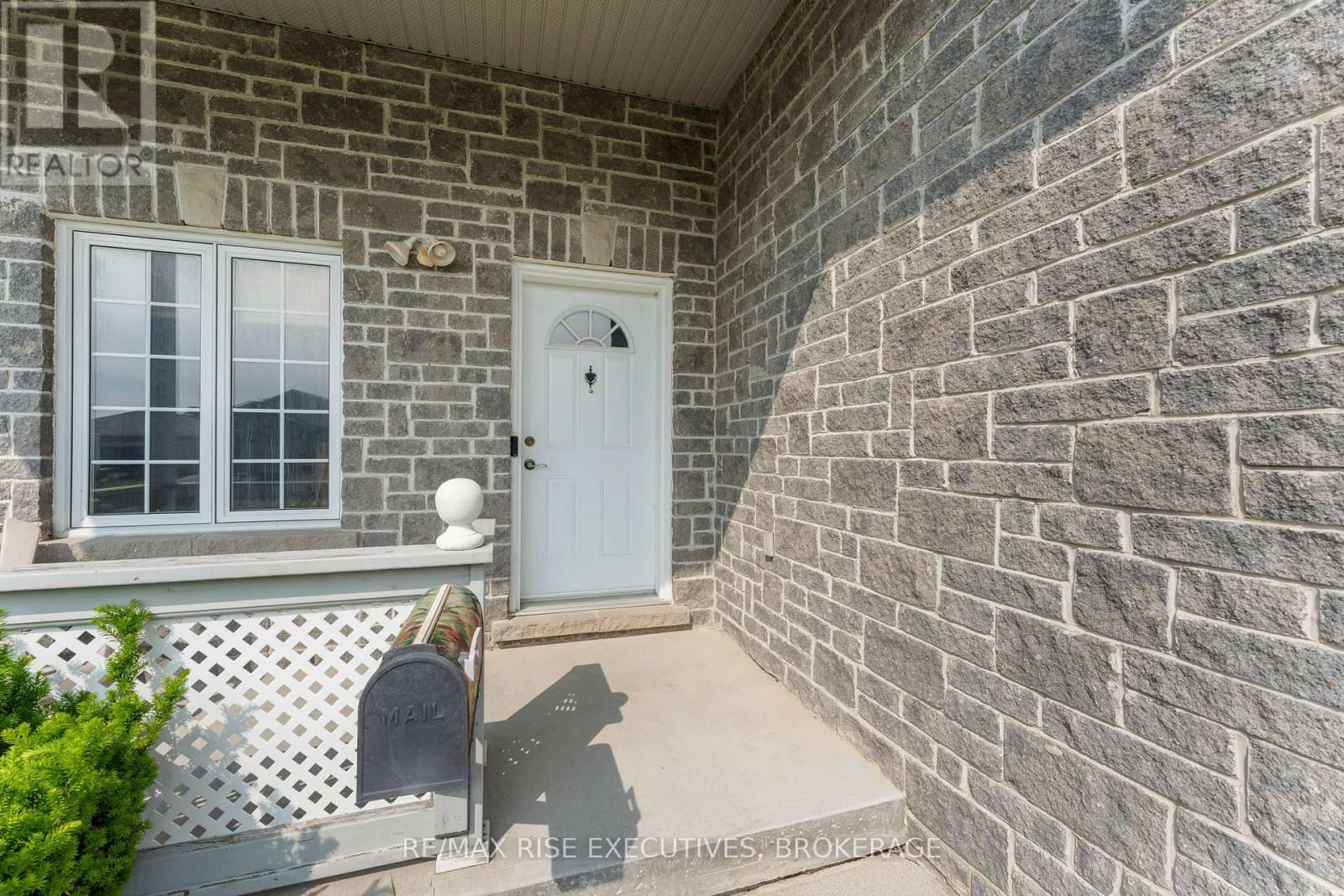 138 Speers Boulevard, Loyalist, Ontario  K7N 1Y7 - Photo 2 - X12202497