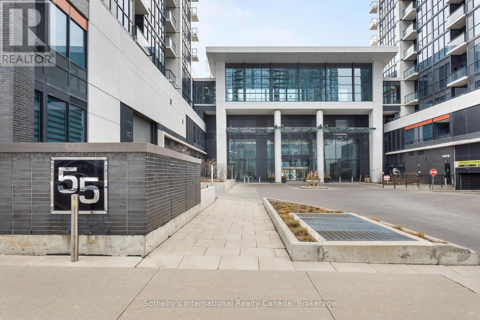 1010 - 55 Eglinton Avenue W, Mississauga, Ontario  L5R 0E4 - Photo 2 - W12202327