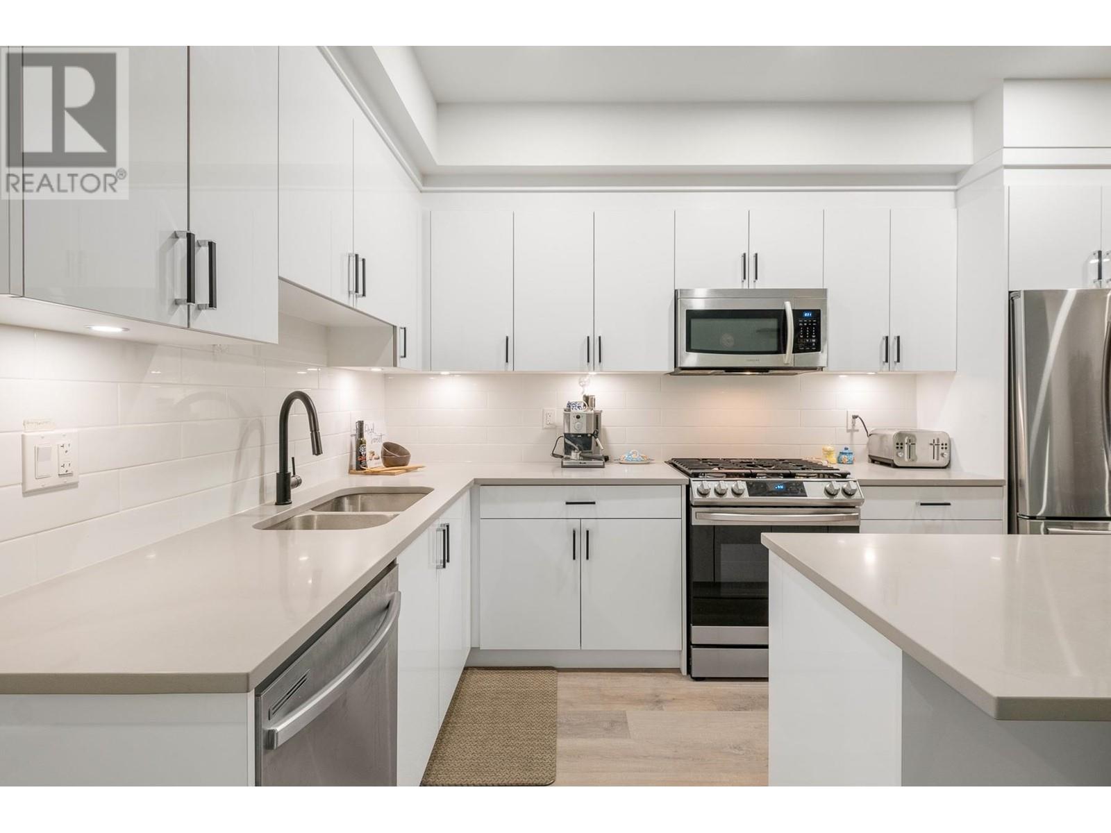 Property at 203 37808 THIRD AVENUE image 3